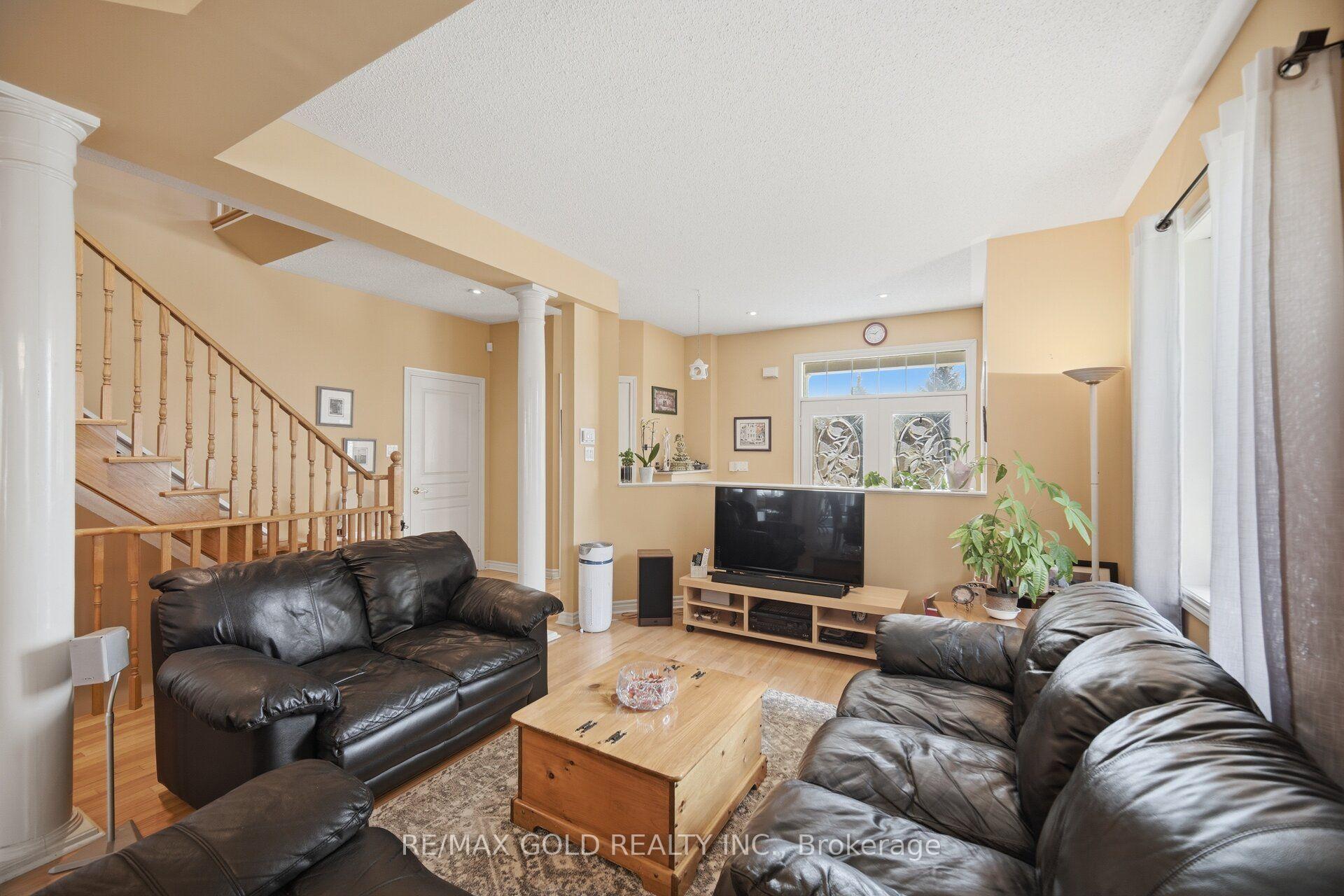 Photo 8 of 2 Sprucewood Crescent, Clarington, Rural Clarington — HOMEH