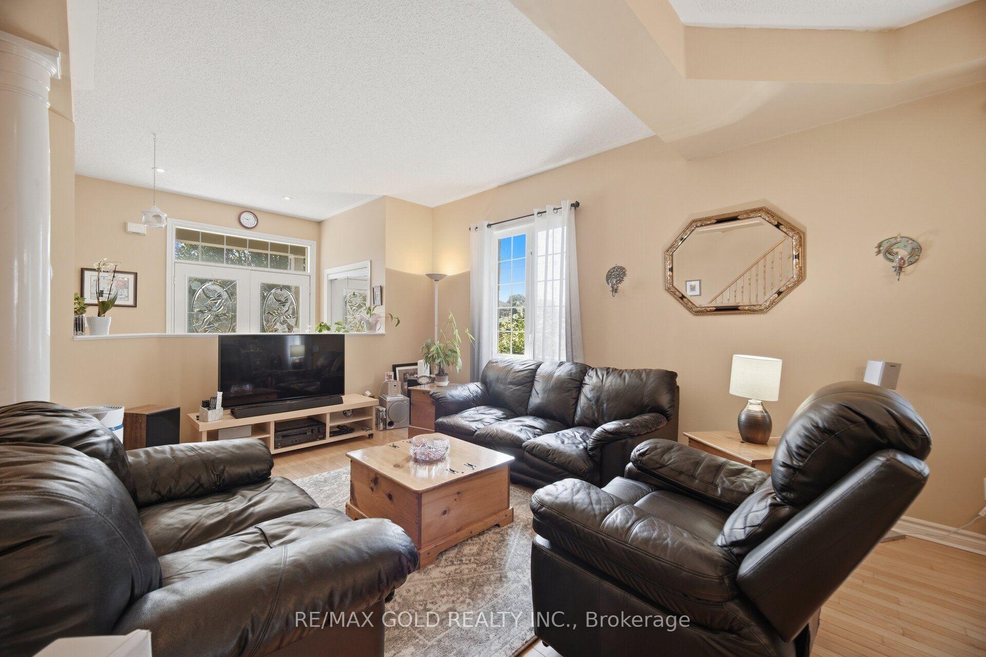 Photo 9 of 2 Sprucewood Crescent, Clarington, Rural Clarington — HOMEH