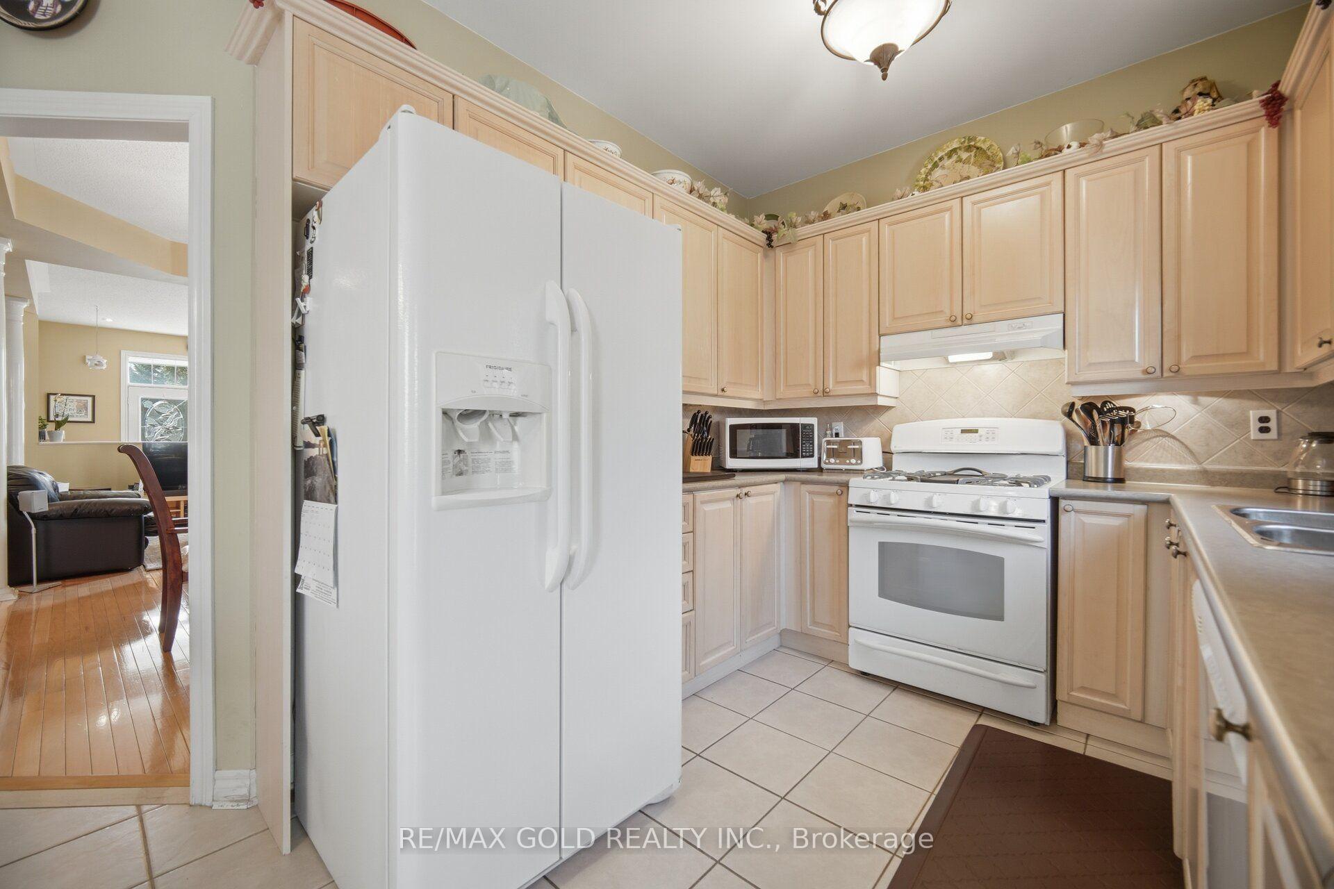 Photo 12 of 2 Sprucewood Crescent, Clarington, Rural Clarington — HOMEH