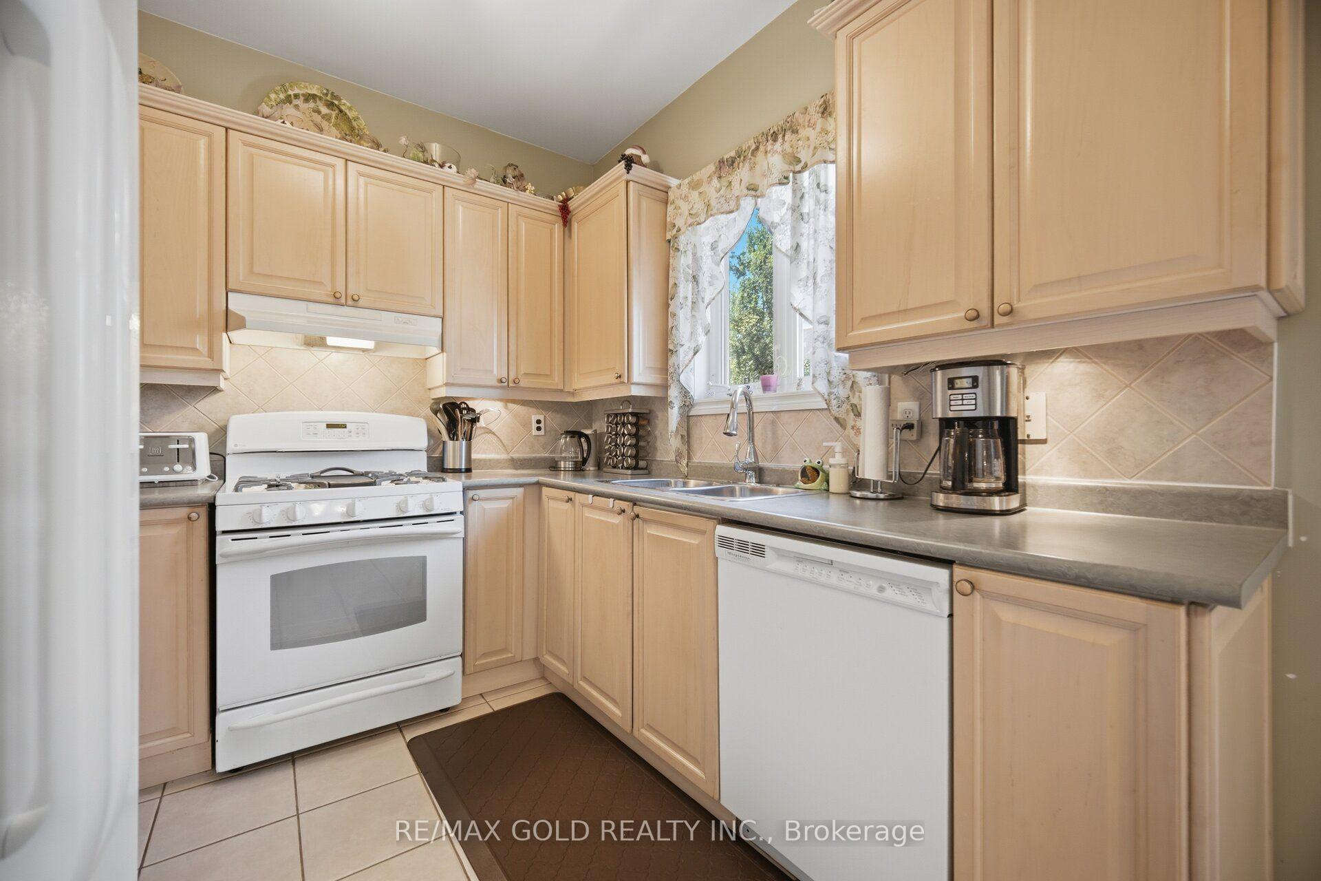 Photo 13 of 2 Sprucewood Crescent, Clarington, Rural Clarington — HOMEH