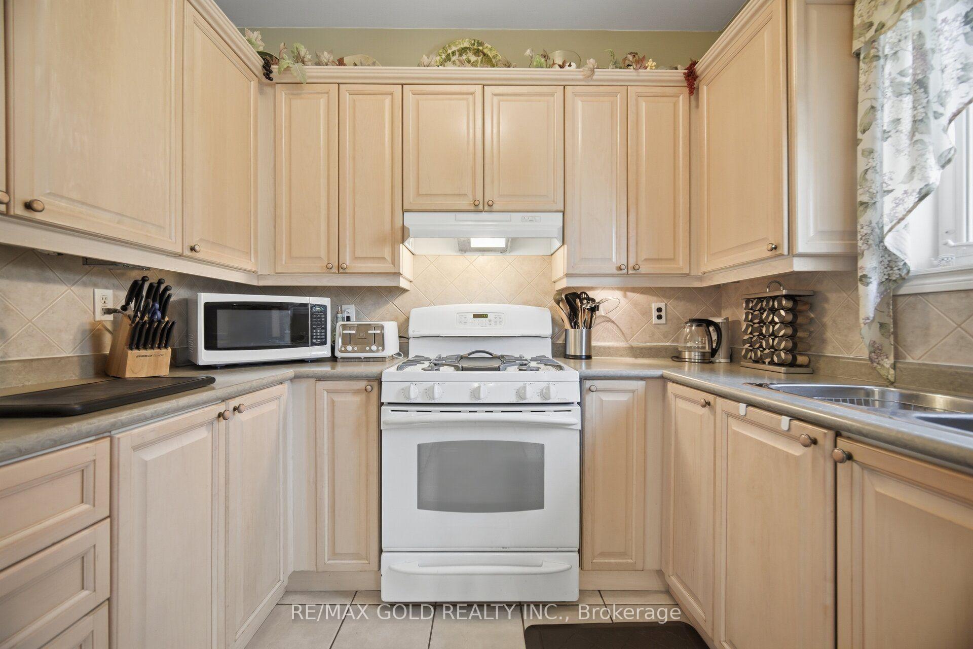 Photo 14 of 2 Sprucewood Crescent, Clarington, Rural Clarington — HOMEH