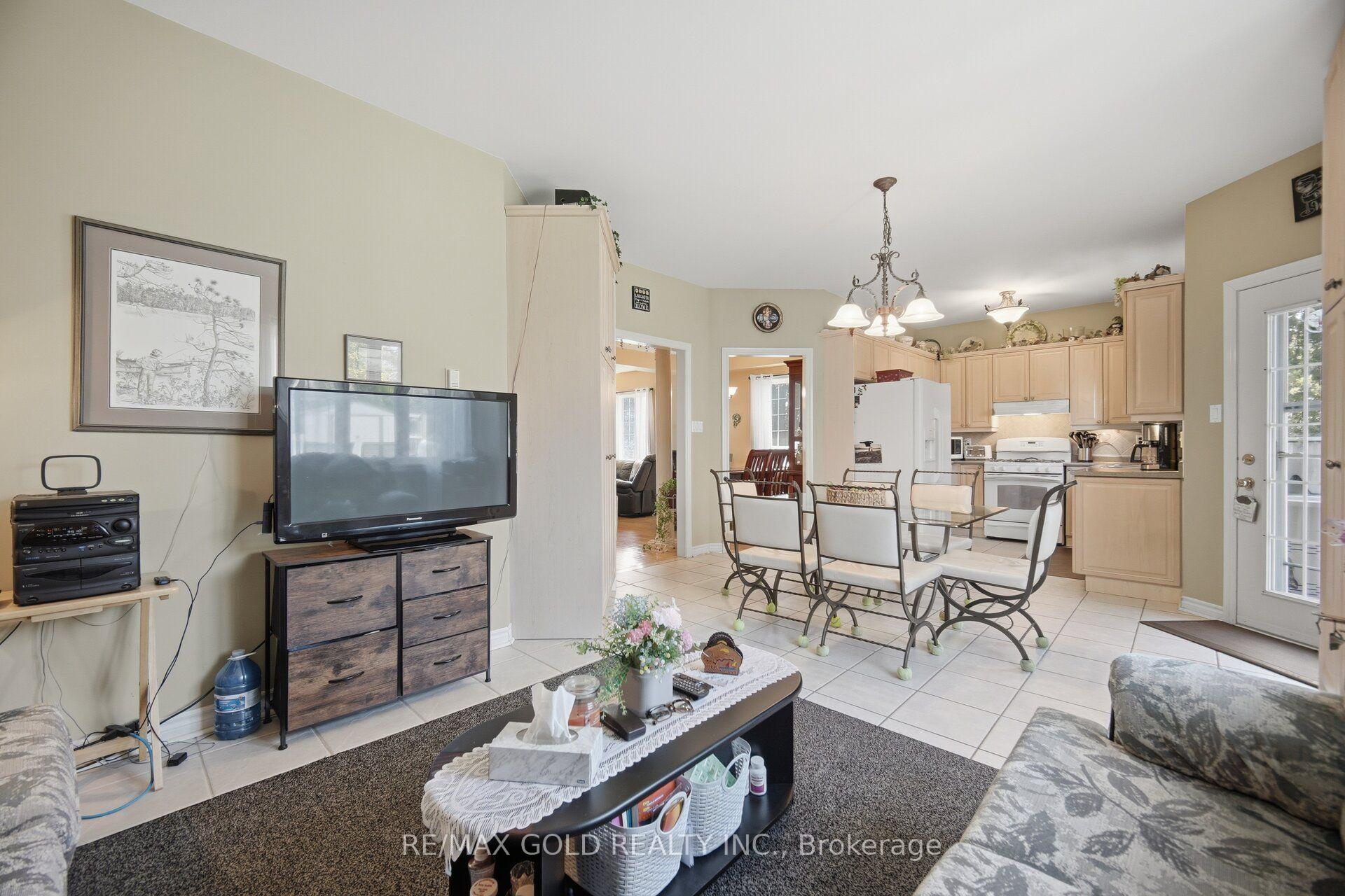 Photo 17 of 2 Sprucewood Crescent, Clarington, Rural Clarington — HOMEH