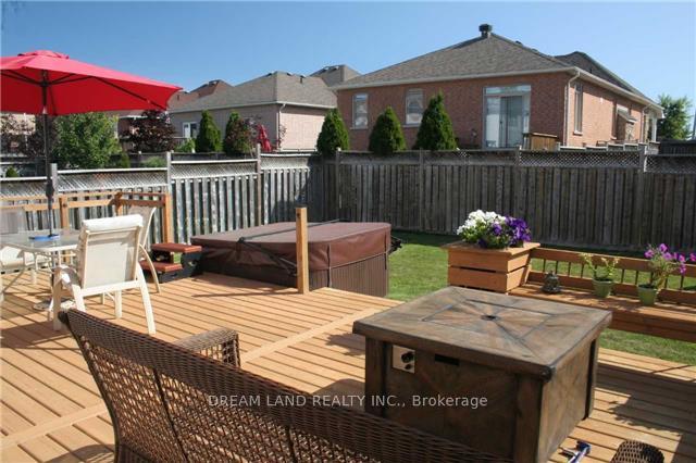 Photo 13 of 19 Stuart Avenue N, Barrie, Innis-Shore — HOMEH