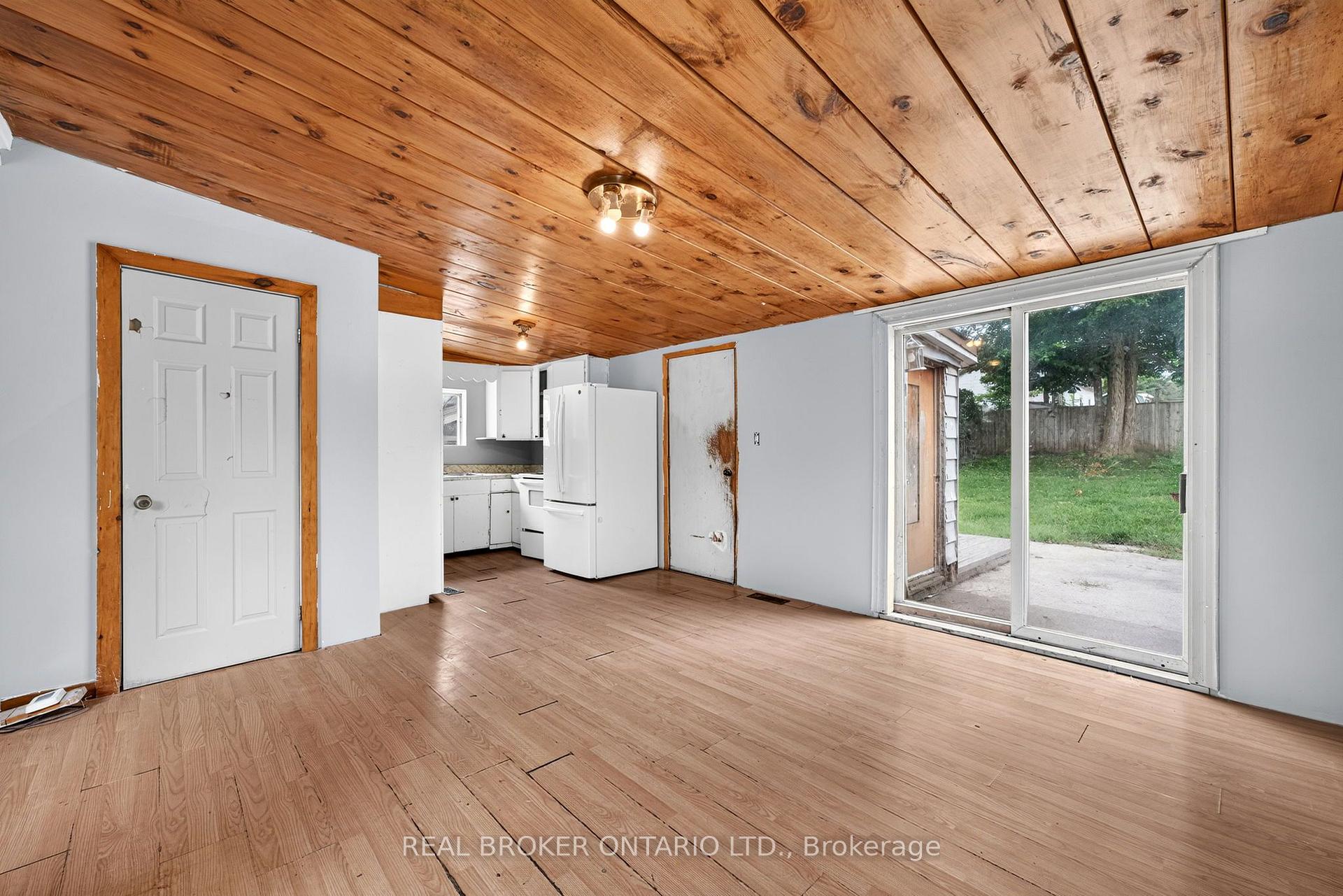 Photo 16 of 19 Coleman Street, Huron East, Seaforth — HOMEH