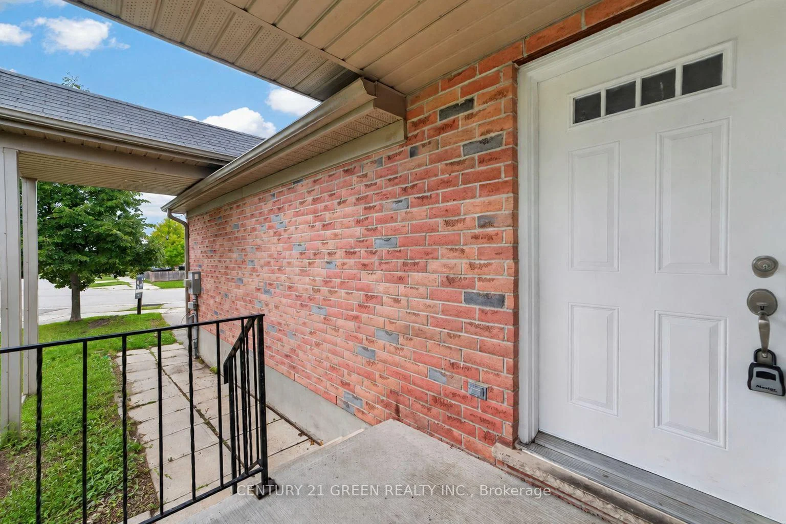Photo 10 of 69 Brookfield Crescent, Kitchener, Country Hills West — HOMEH