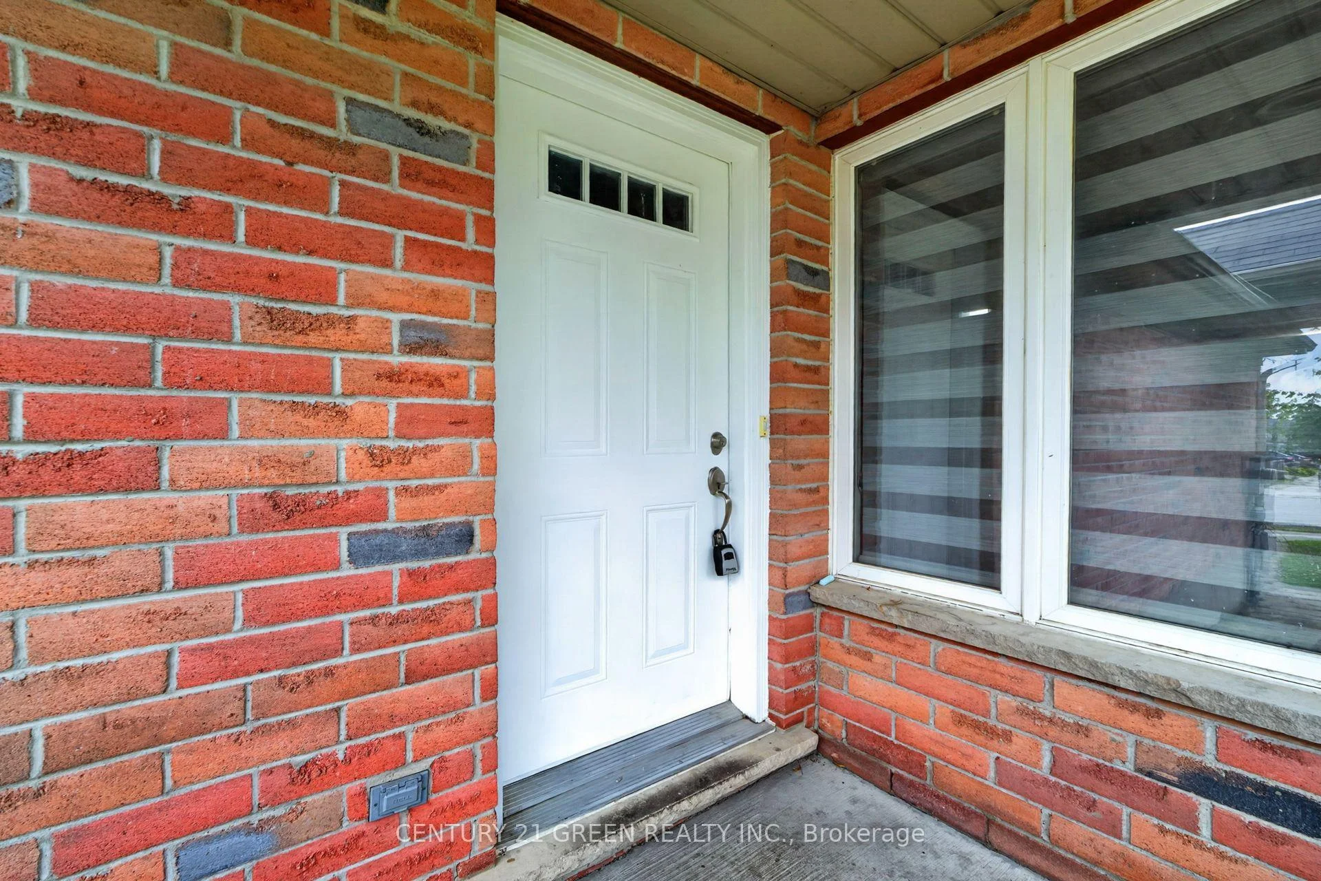 Photo 11 of 69 Brookfield Crescent, Kitchener, Country Hills West — HOMEH