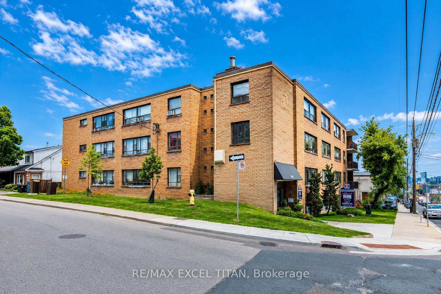 Front of Unit 308, 2515 Eglinton Avenue W