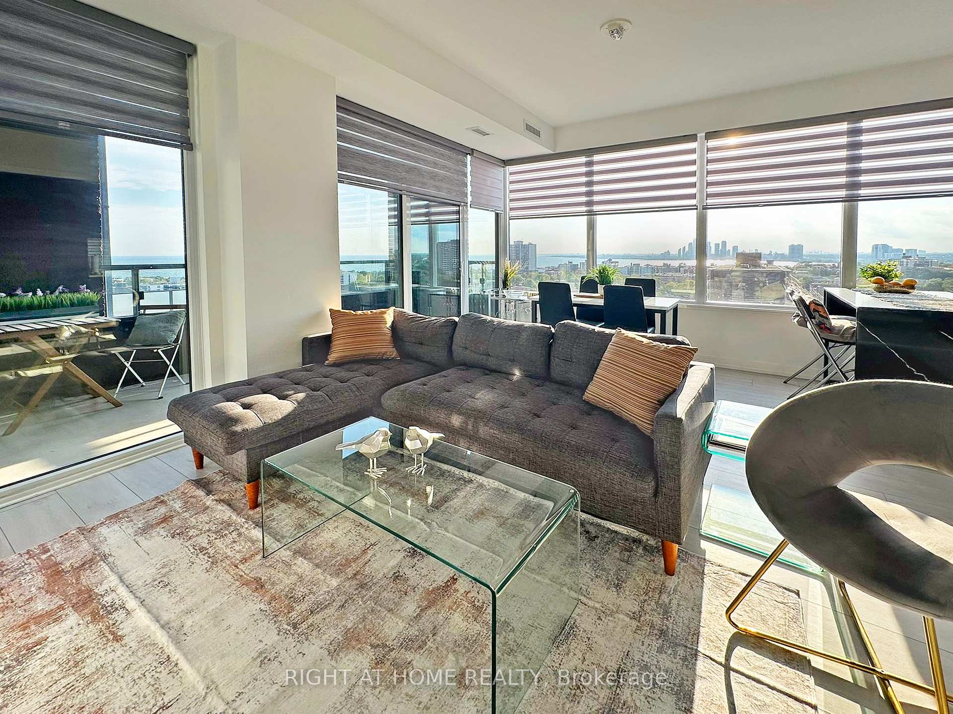 Photo 3 of Unit LPH12, 270 Dufferin Street, Toronto, South Parkdale — HOMEH