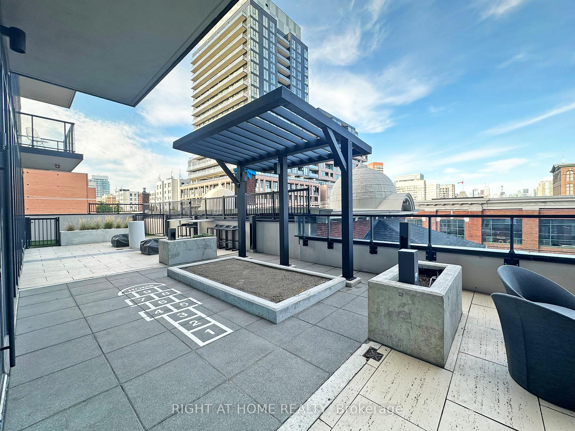 Photo 24 of Unit LPH12, 270 Dufferin Street, Toronto, South Parkdale — HOMEH