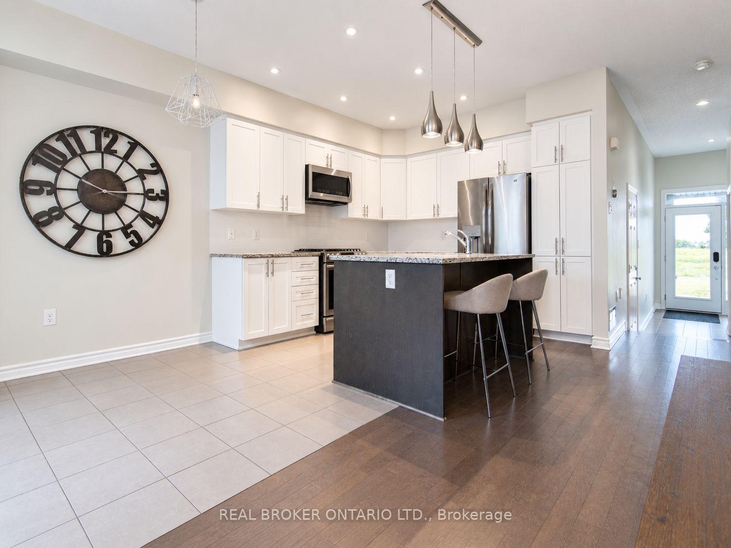 Photo 3 of 281 Livery Street, Ottawa, Kanata - Emerald Meadows/Trailwest — HOMEH