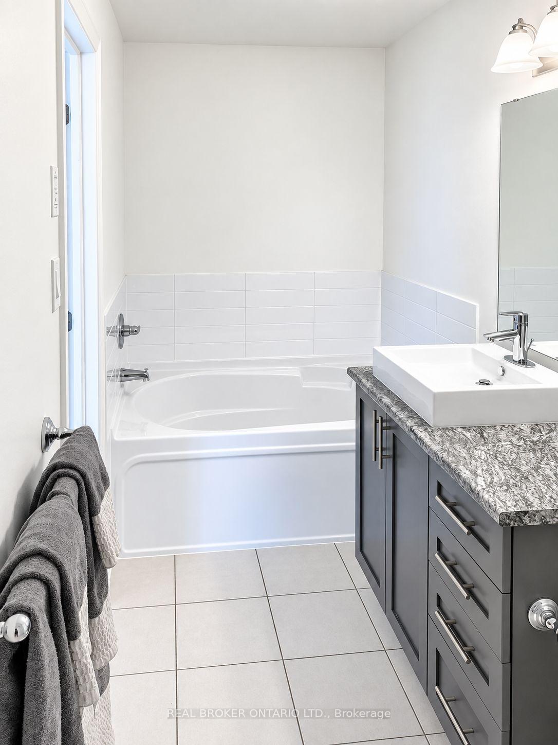 Photo 14 of 281 Livery Street, Ottawa, Kanata - Emerald Meadows/Trailwest — HOMEH