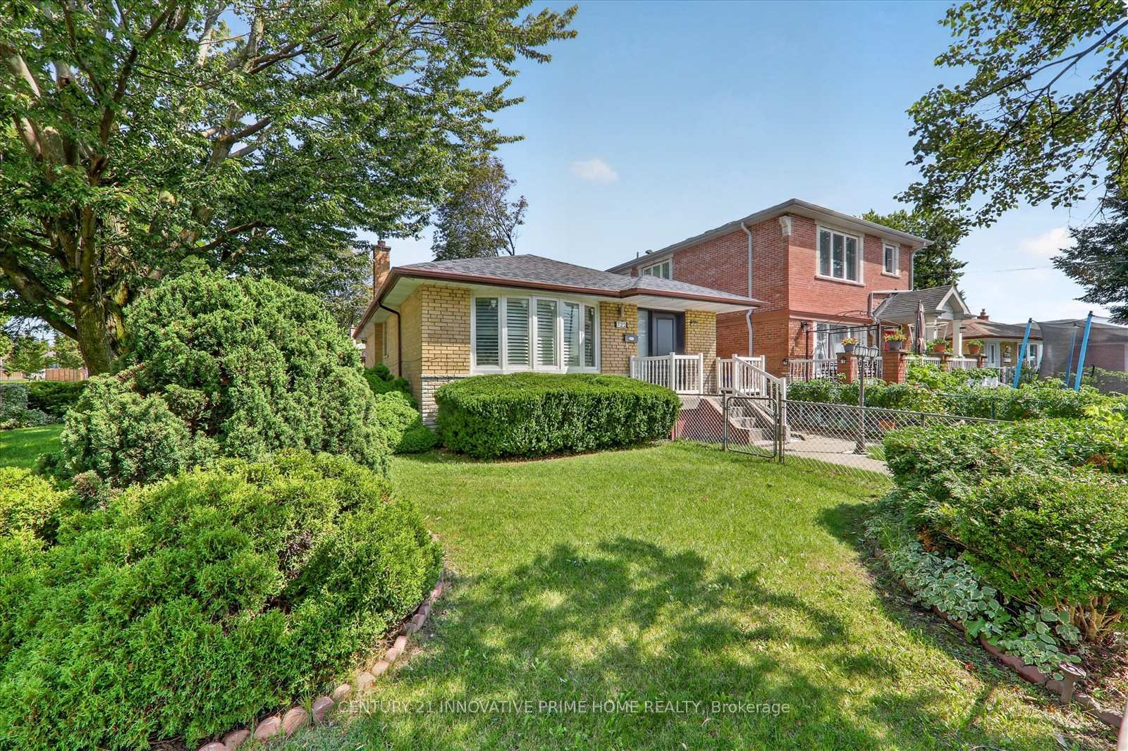 Photo 1 of 722 Brimorton Drive, Scarborough, Woburn — HOMEH
