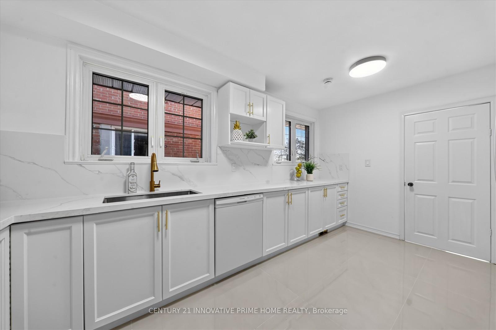 Photo 5 of 722 Brimorton Drive, Scarborough, Woburn — HOMEH