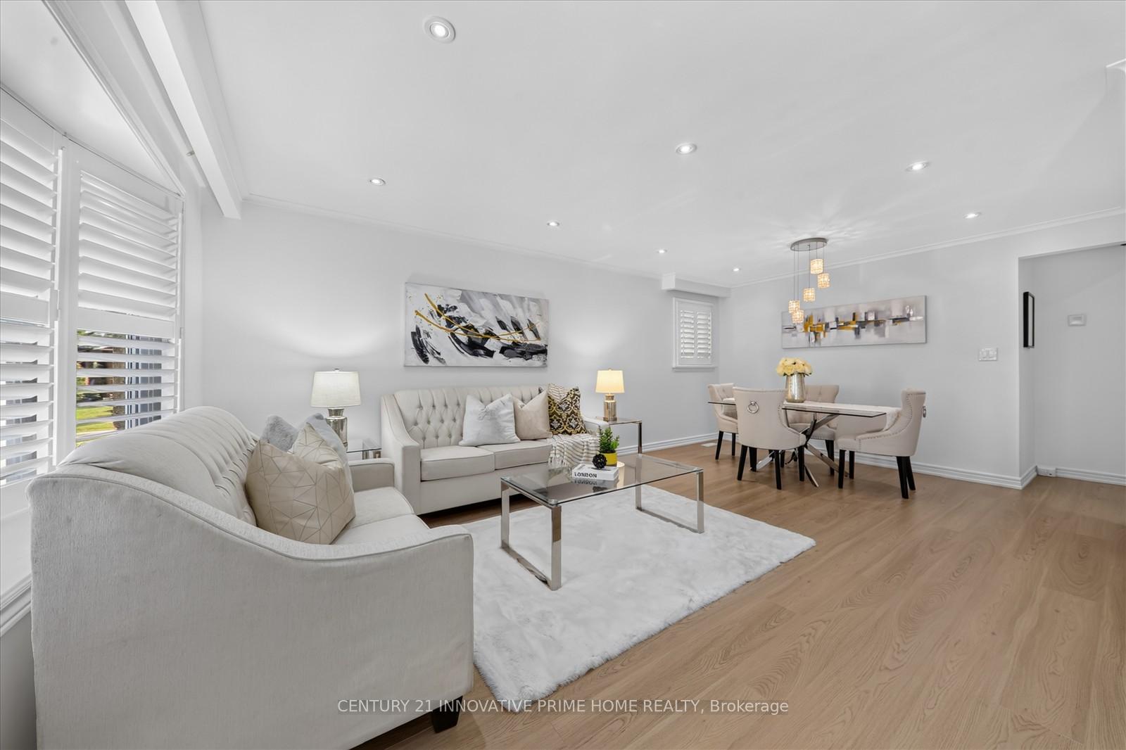 Photo 7 of 722 Brimorton Drive, Scarborough, Woburn — HOMEH