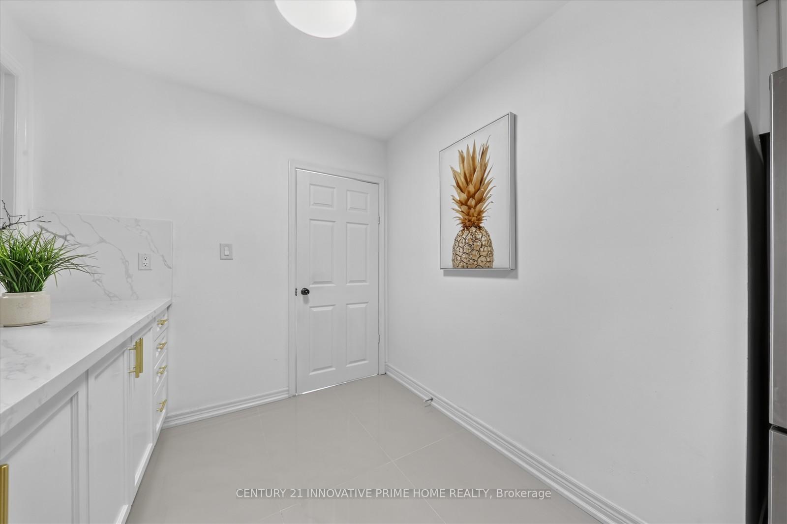 Photo 8 of 722 Brimorton Drive, Scarborough, Woburn — HOMEH