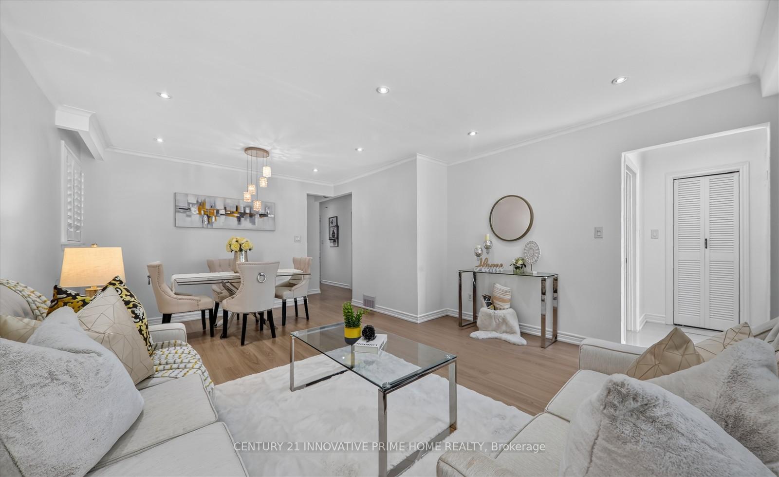 Photo 9 of 722 Brimorton Drive, Scarborough, Woburn — HOMEH