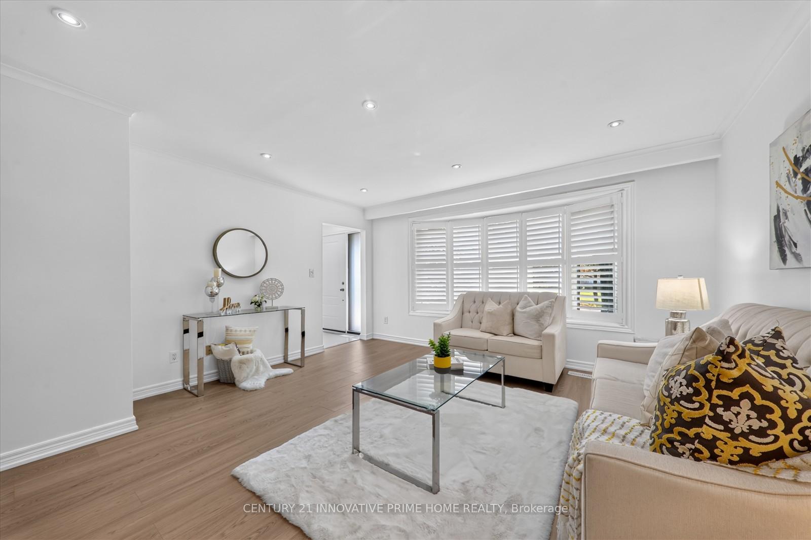 Photo 10 of 722 Brimorton Drive, Scarborough, Woburn — HOMEH