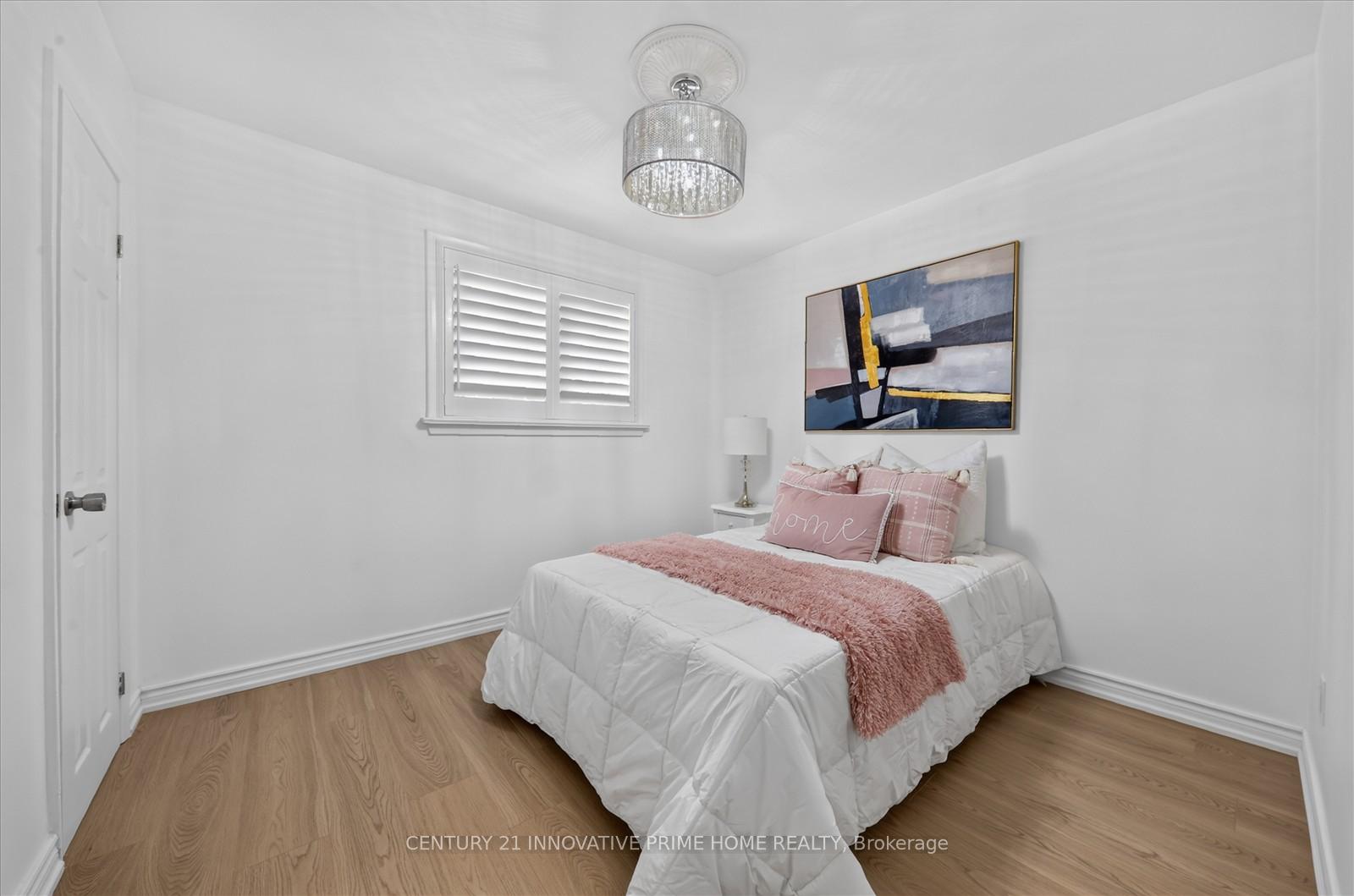 Photo 13 of 722 Brimorton Drive, Scarborough, Woburn — HOMEH
