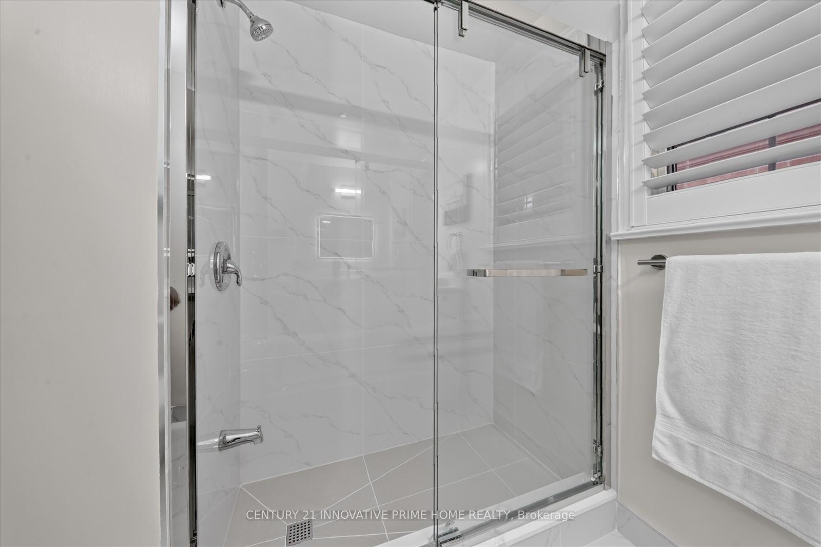 Photo 16 of 722 Brimorton Drive, Scarborough, Woburn — HOMEH