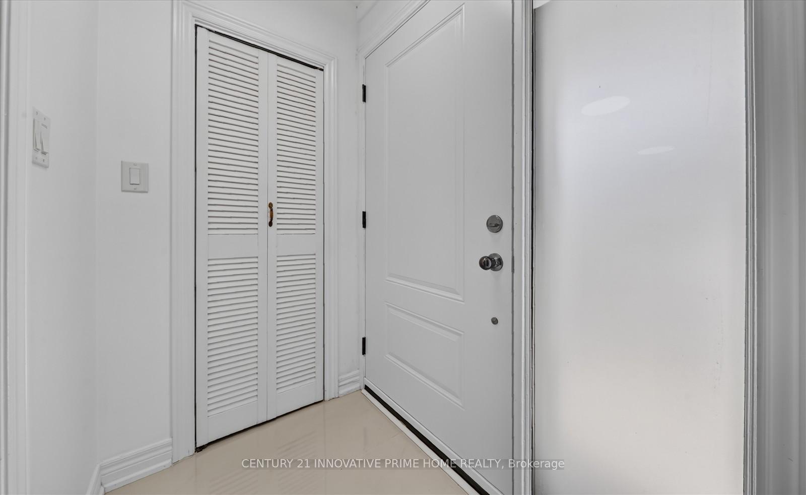 Photo 18 of 722 Brimorton Drive, Scarborough, Woburn — HOMEH