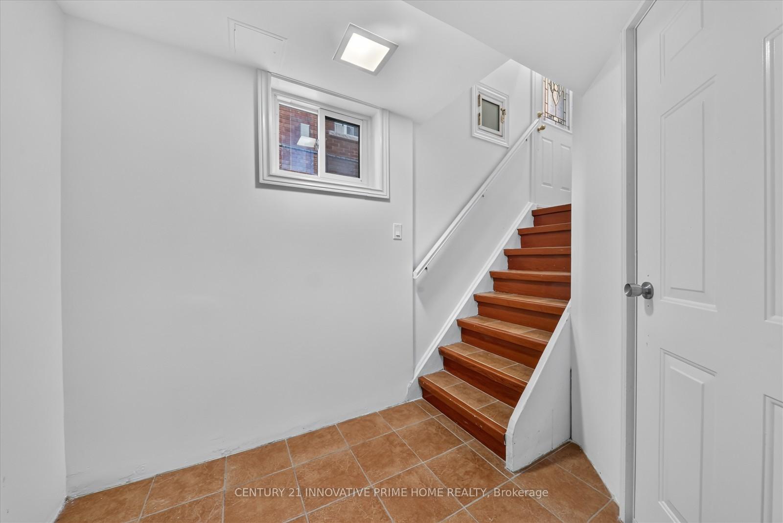 Photo 21 of 722 Brimorton Drive, Scarborough, Woburn — HOMEH