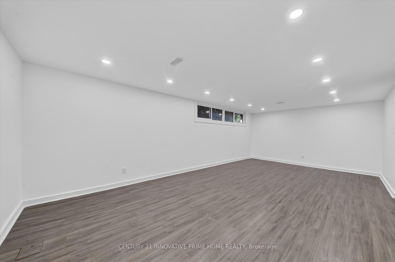 Photo 23 of 722 Brimorton Drive, Scarborough, Woburn — HOMEH