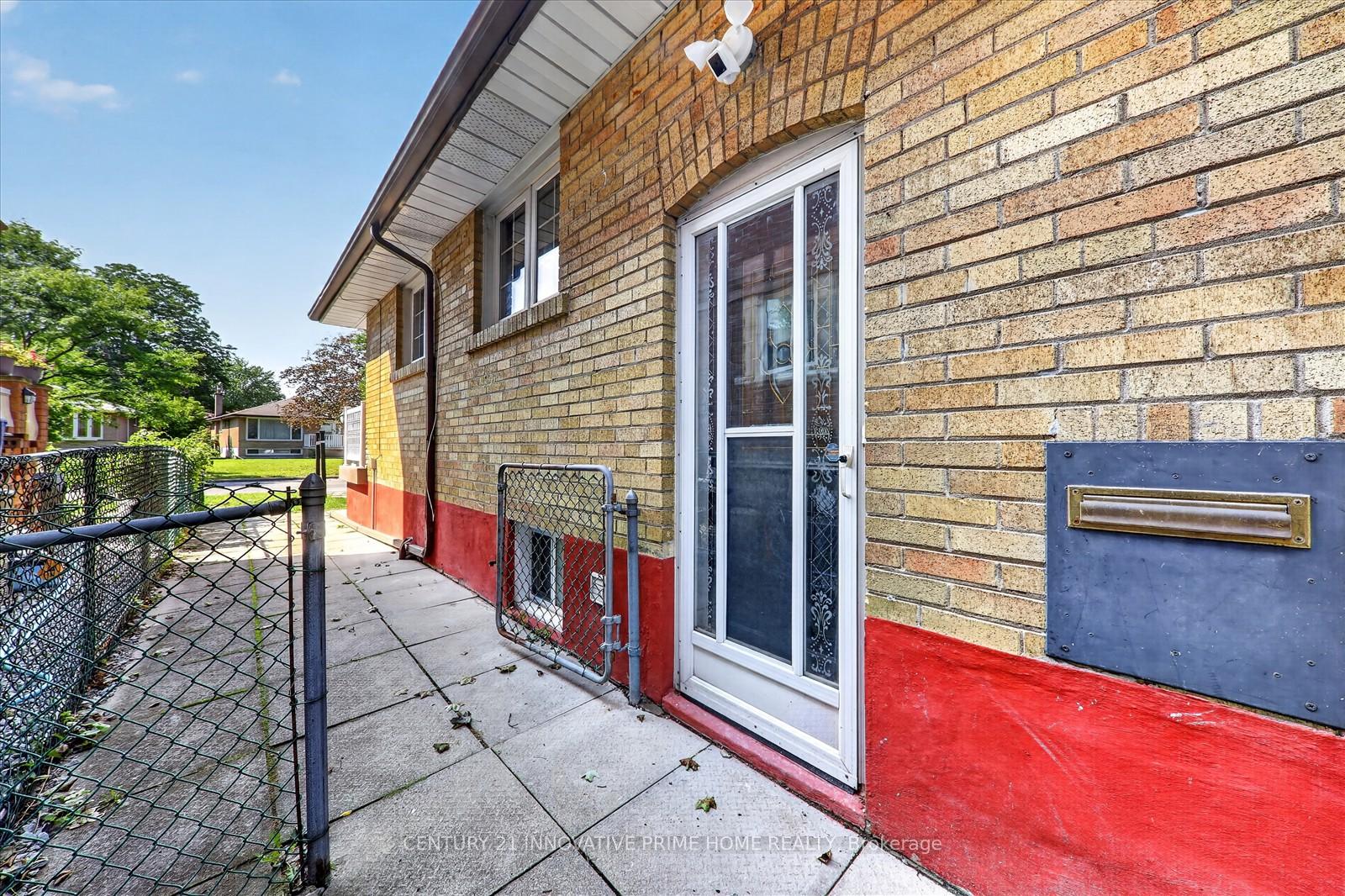 Photo 33 of 722 Brimorton Drive, Scarborough, Woburn — HOMEH