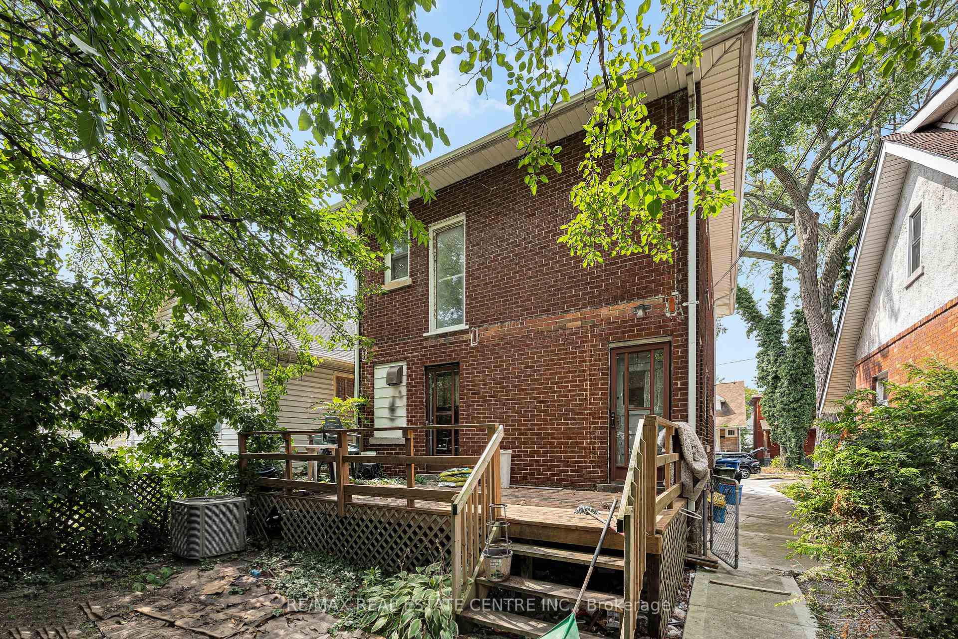 Photo 4 of 374 Josephine Avenue, Windsor, Windsor University District — HOMEH