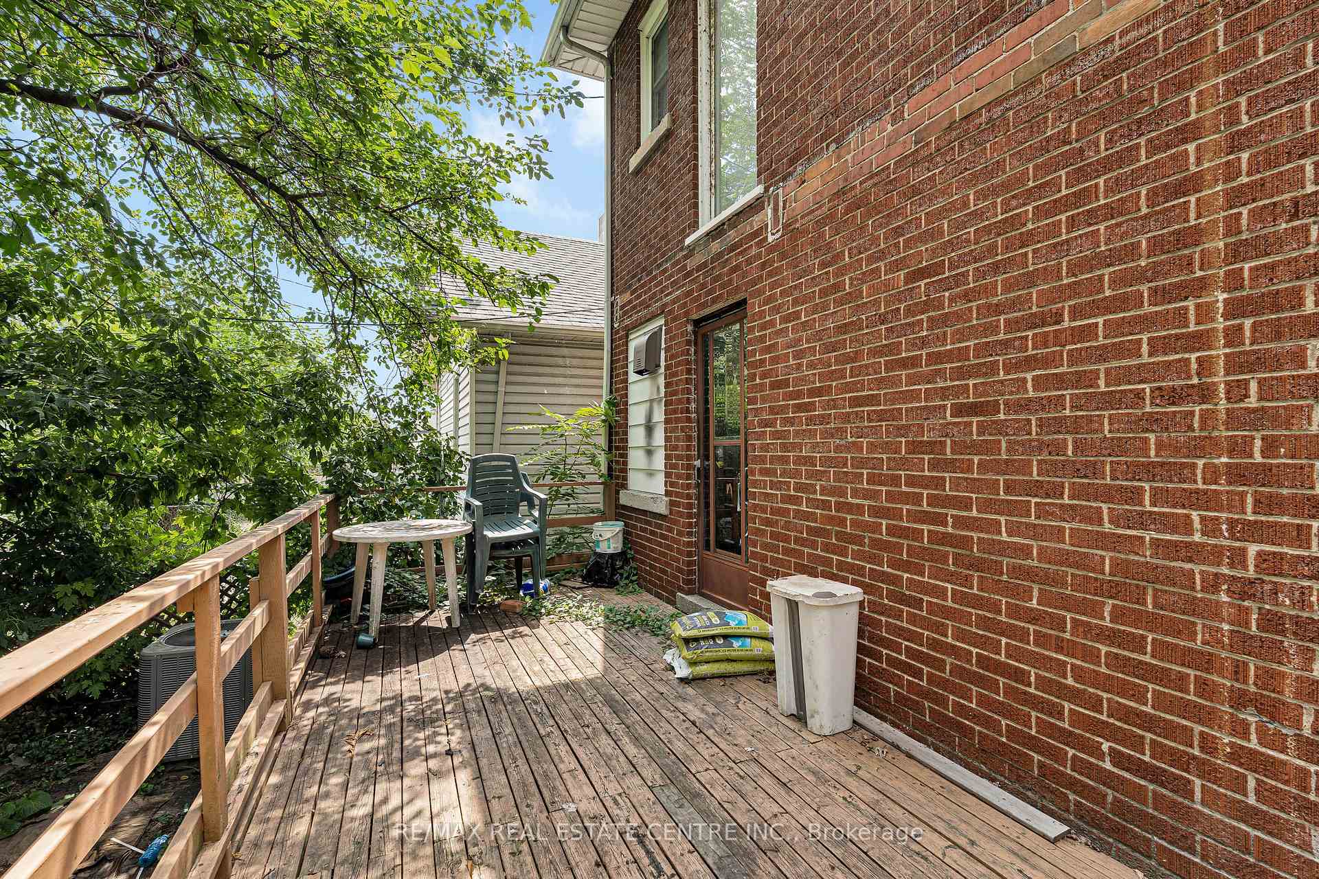 Photo 7 of 374 Josephine Avenue, Windsor, Windsor University District — HOMEH