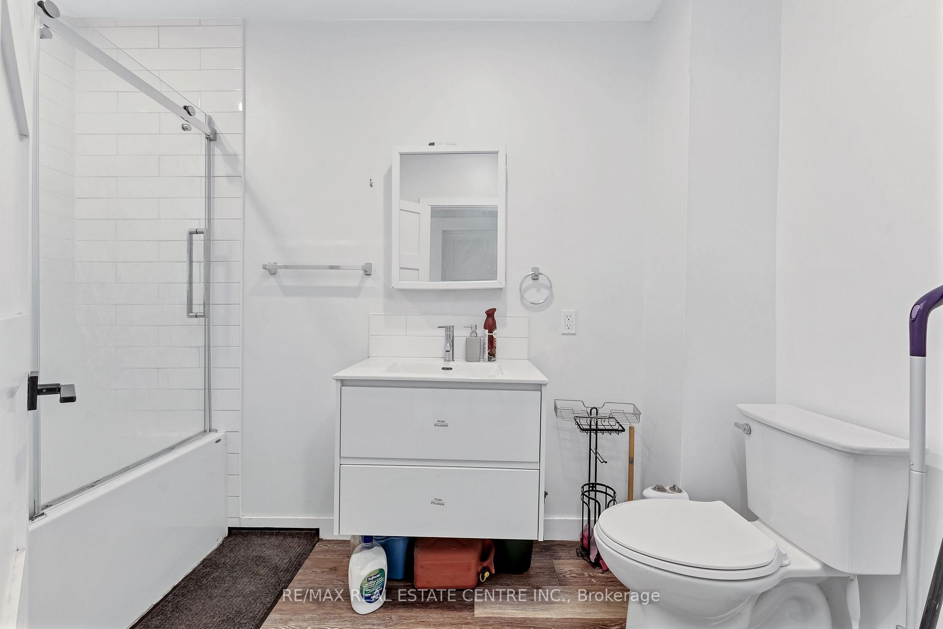 Photo 11 of 374 Josephine Avenue, Windsor, Windsor University District — HOMEH