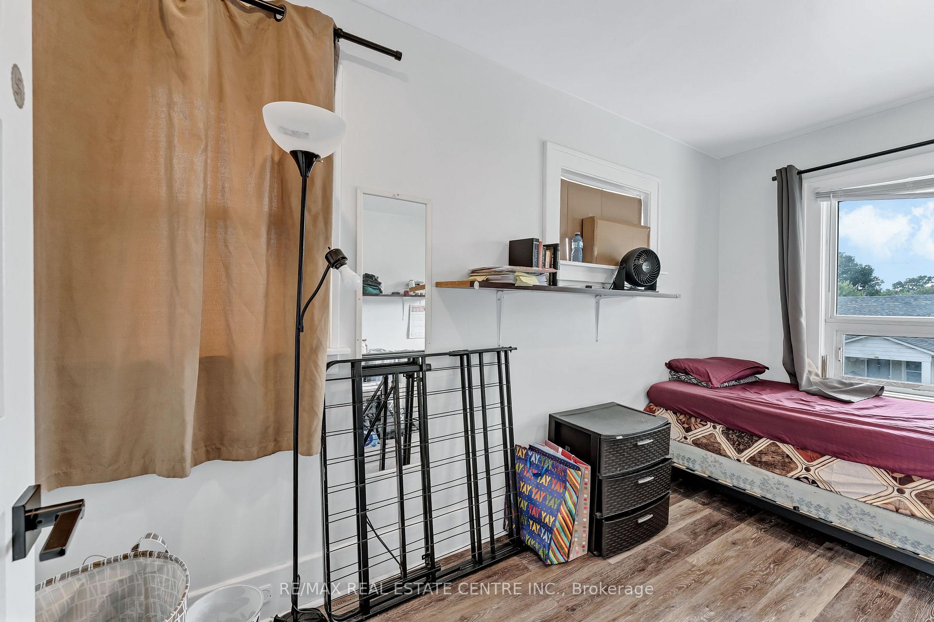 Photo 12 of 374 Josephine Avenue, Windsor, Windsor University District — HOMEH