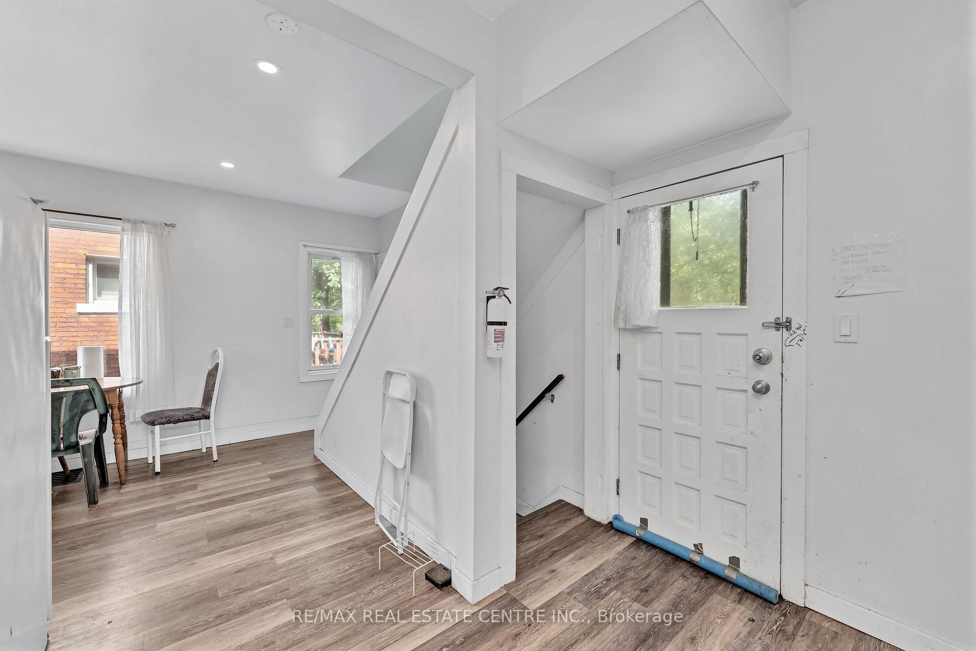 Photo 17 of 374 Josephine Avenue, Windsor, Windsor University District — HOMEH