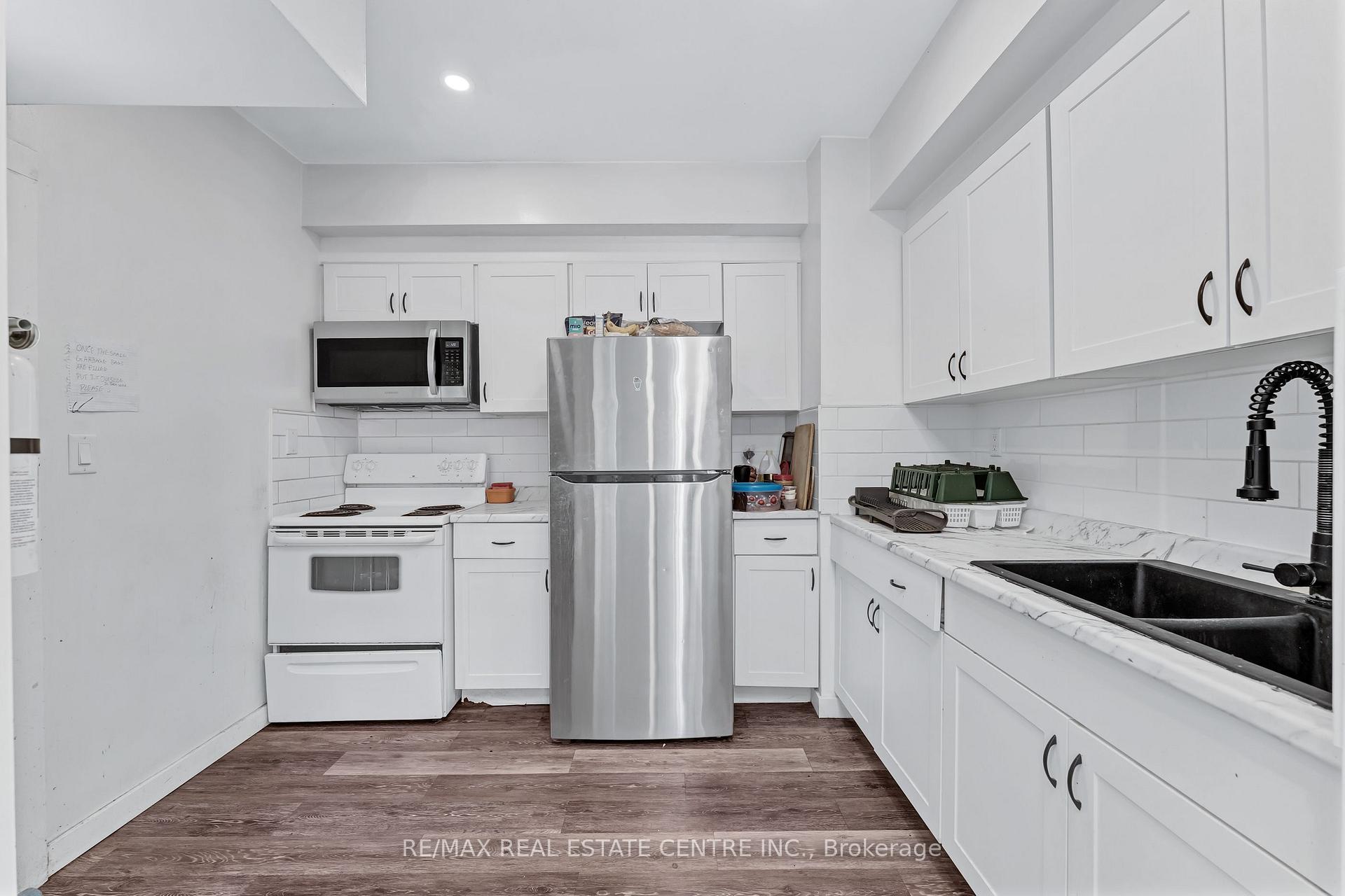Photo 18 of 374 Josephine Avenue, Windsor, Windsor University District — HOMEH