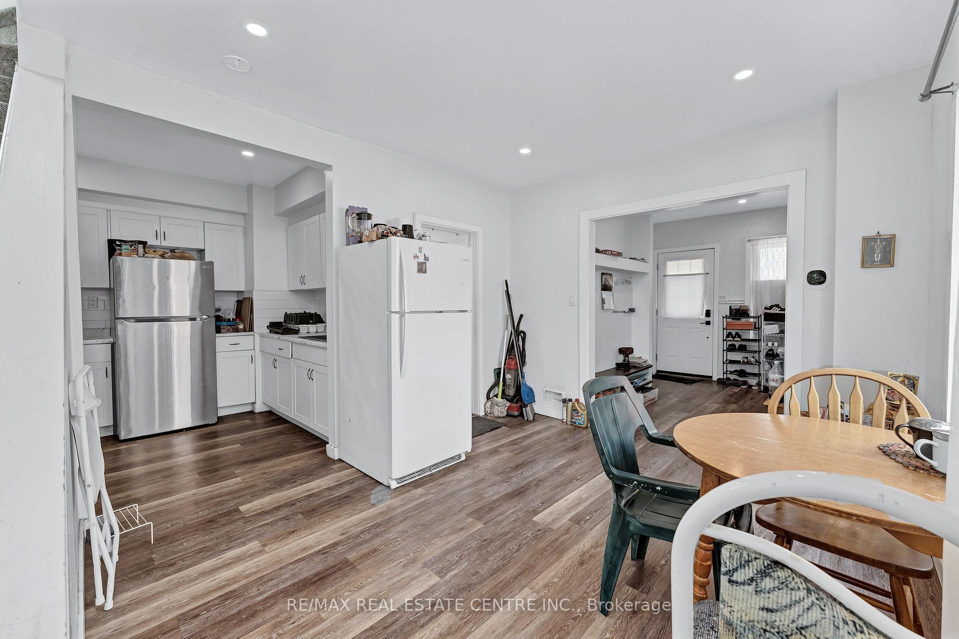 Photo 19 of 374 Josephine Avenue, Windsor, Windsor University District — HOMEH