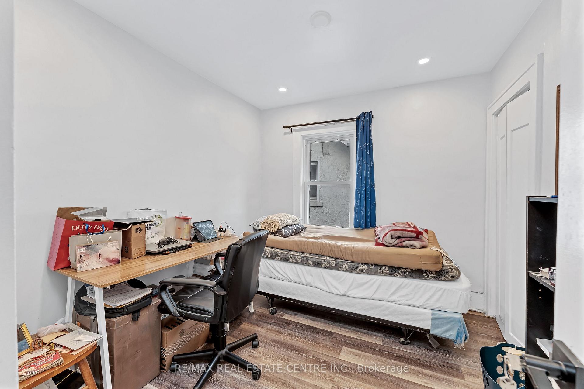 Photo 20 of 374 Josephine Avenue, Windsor, Windsor University District — HOMEH