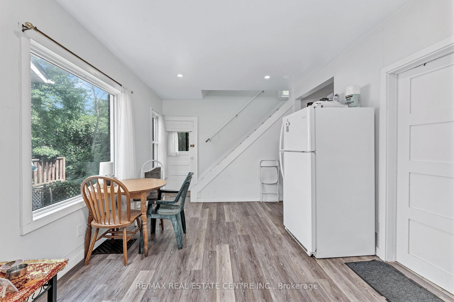 Photo 22 of 374 Josephine Avenue, Windsor, Windsor University District — HOMEH