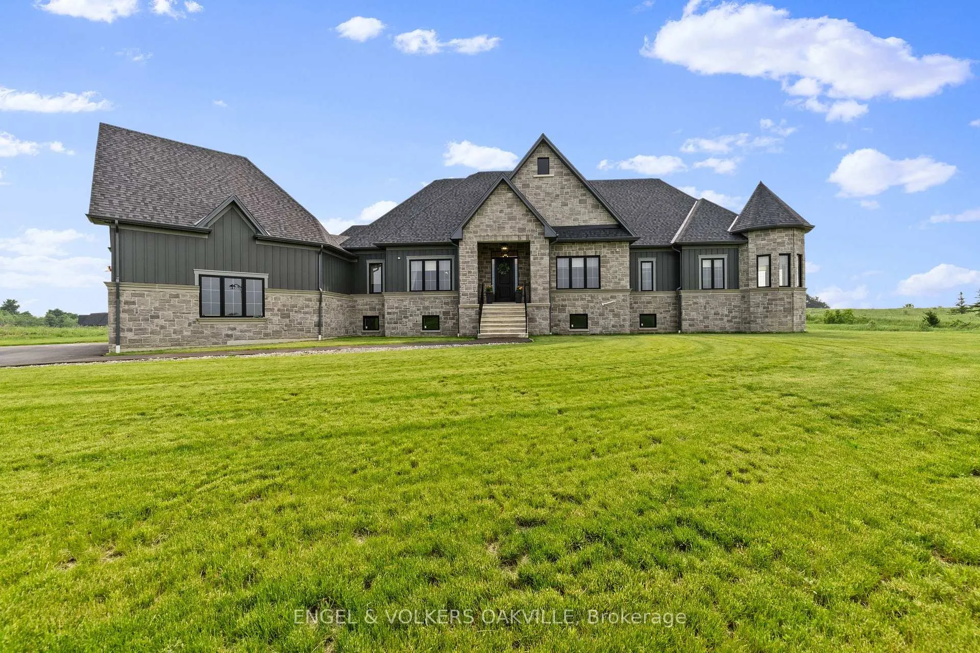Photo 2 of 91 Logan Road, Caledon, Palgrave — HOMEH