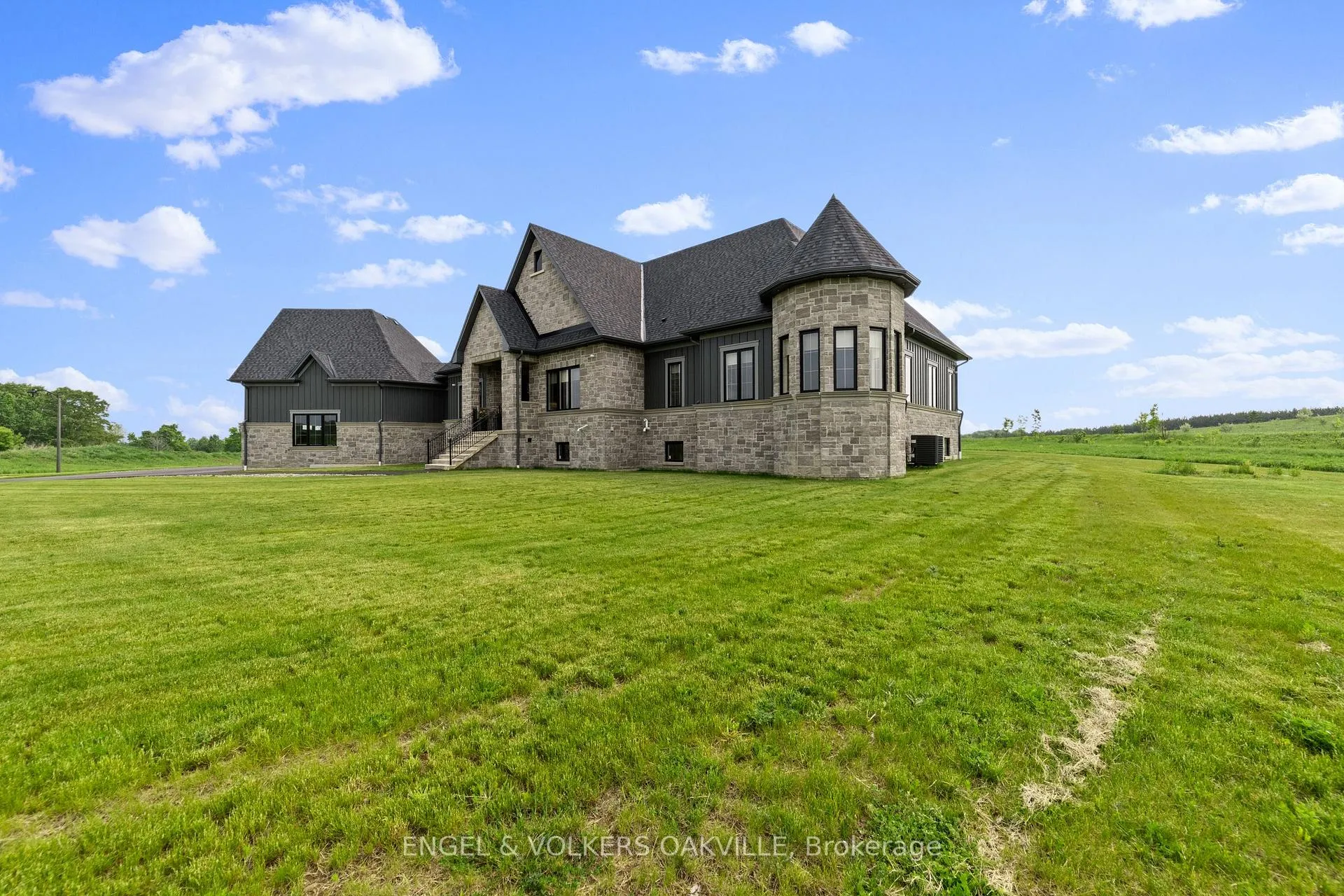 Photo 3 of 91 Logan Road, Caledon, Palgrave — HOMEH