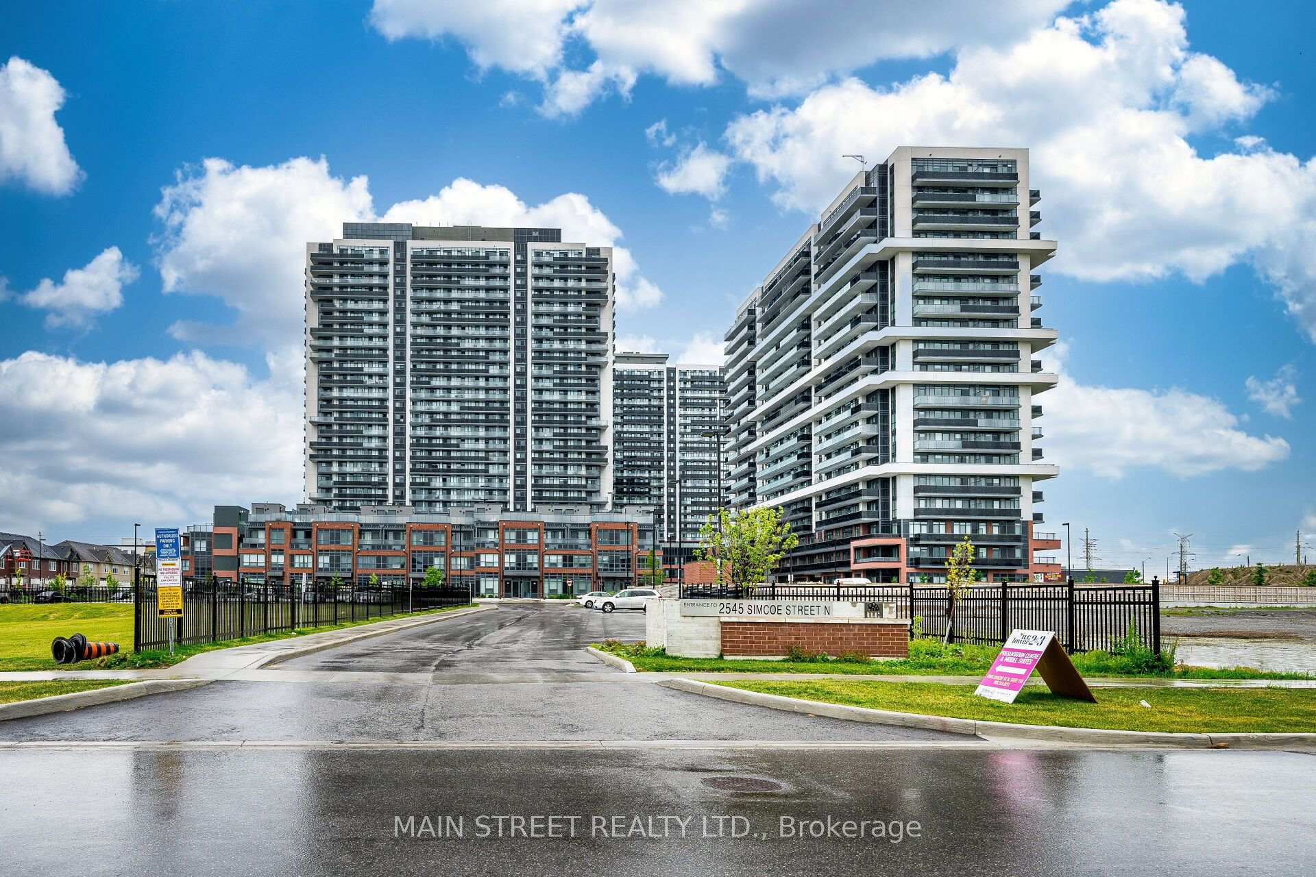 Photo of Unit 1706, 2545 Simcoe Street N