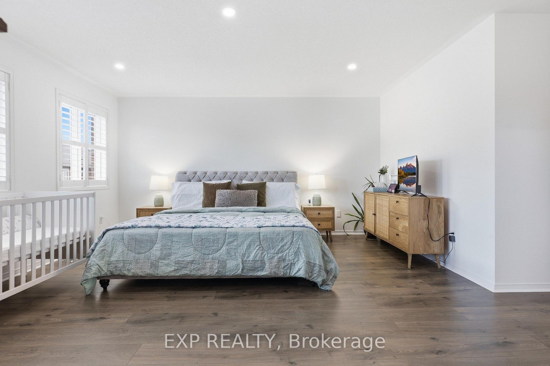 Photo 18 of 24 Hickman Road, Ajax, South East — HOMEH