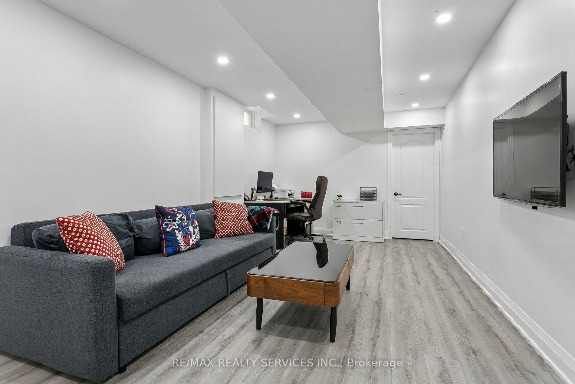 Photo 32 of 276 Fitzgerald Crescent, Milton, Dempsey — HOMEH