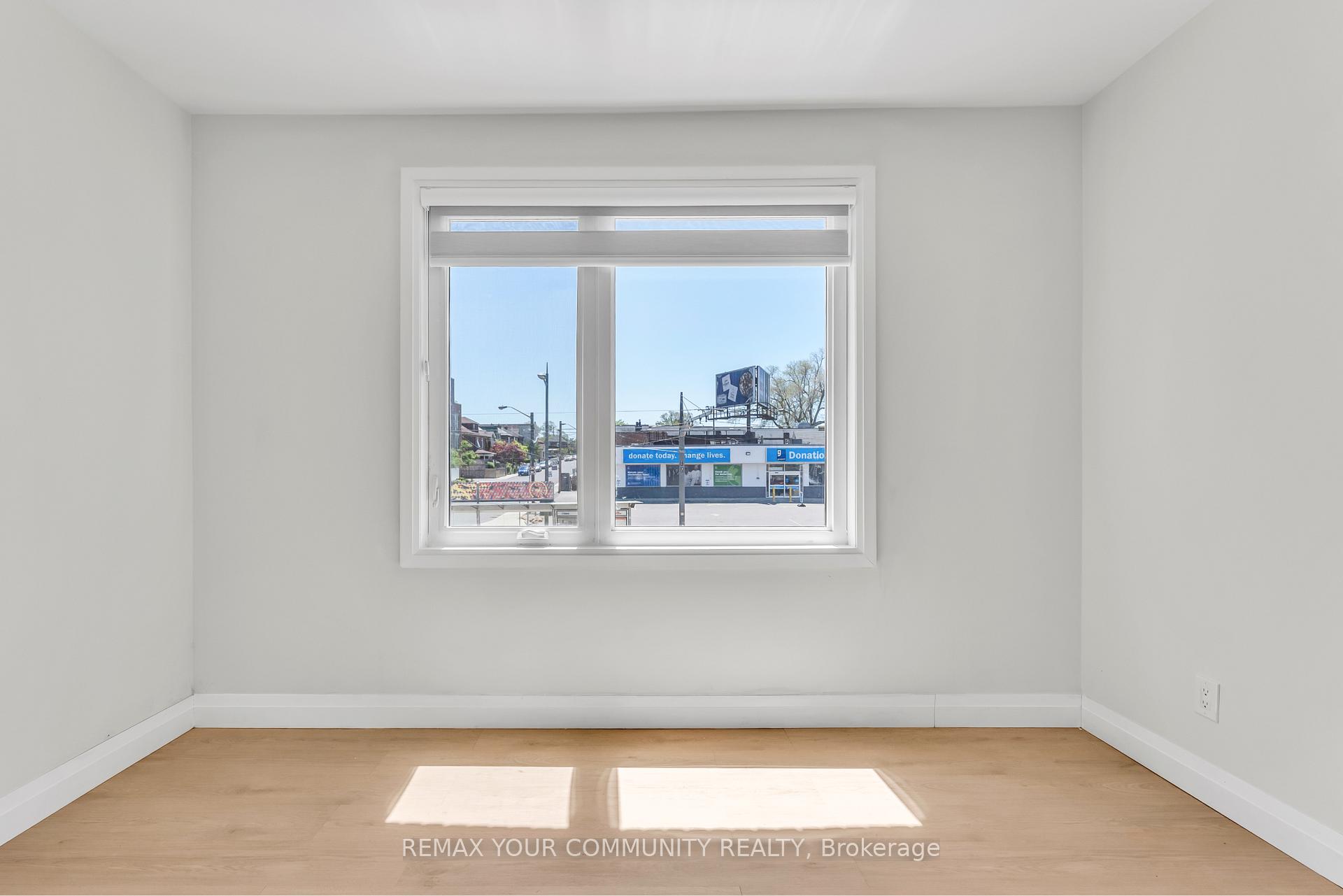 Photo 8 of Unit Upper Level, 1822 St Clair Avenue W, Toronto, Weston-Pellam Park — HOMEH