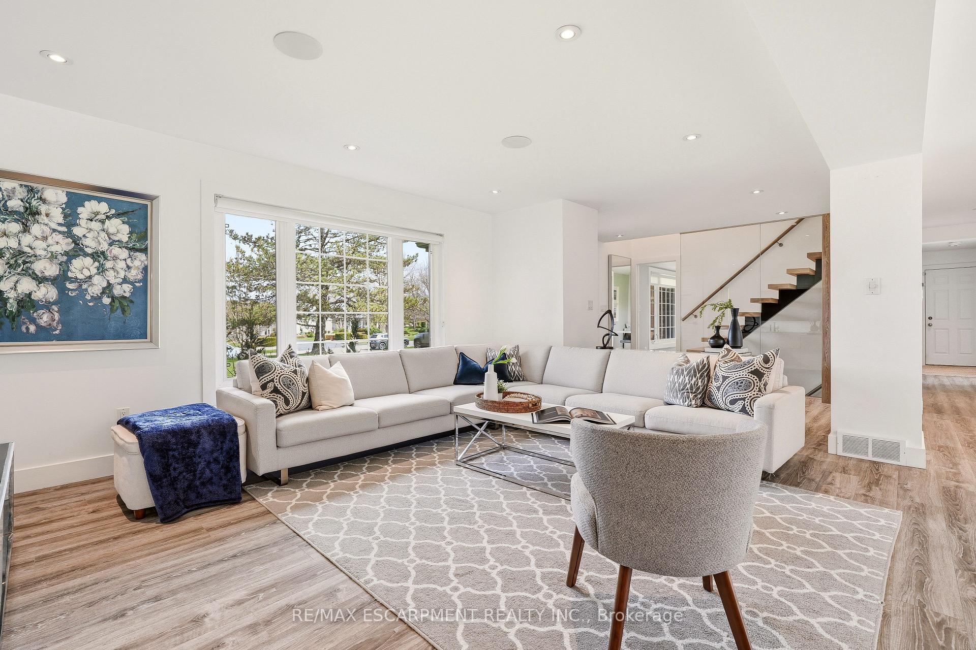 Photo 9 of 26 Weneil Drive, Hamilton, Freelton — HOMEH