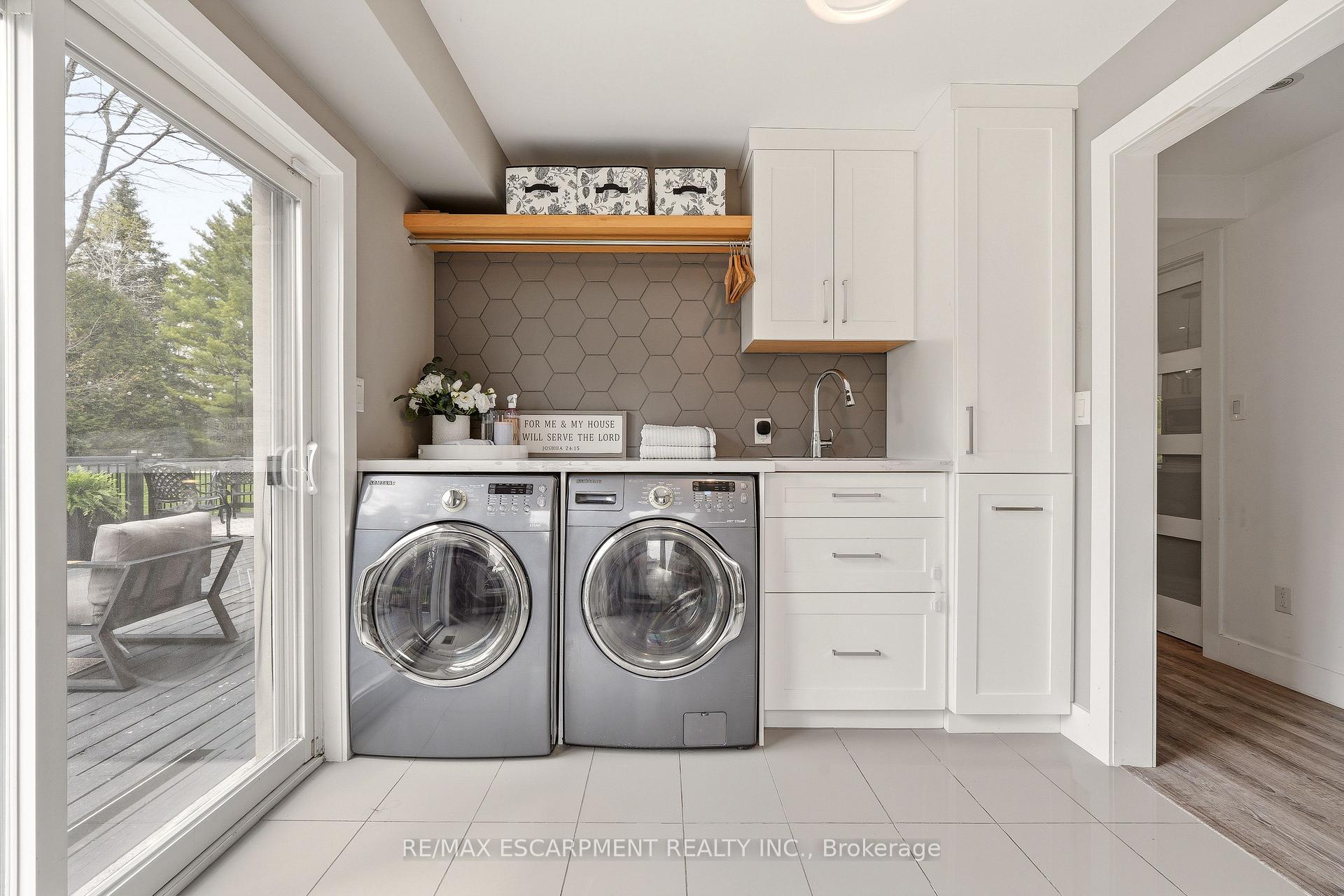 Photo 14 of 26 Weneil Drive, Hamilton, Freelton — HOMEH