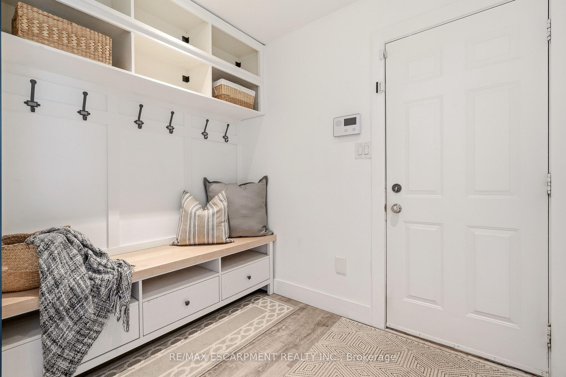 Photo 15 of 26 Weneil Drive, Hamilton, Freelton — HOMEH