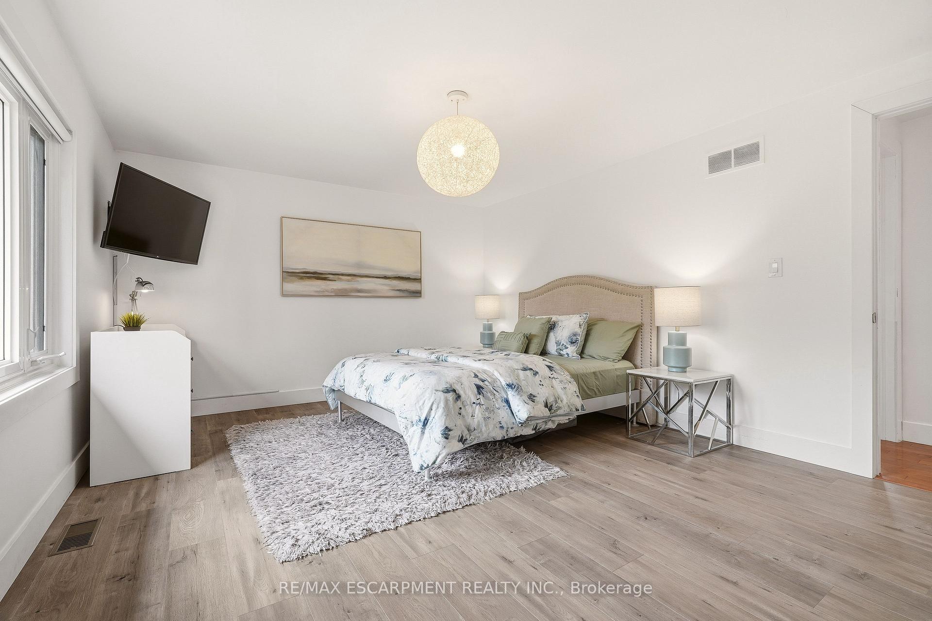 Photo 22 of 26 Weneil Drive, Hamilton, Freelton — HOMEH