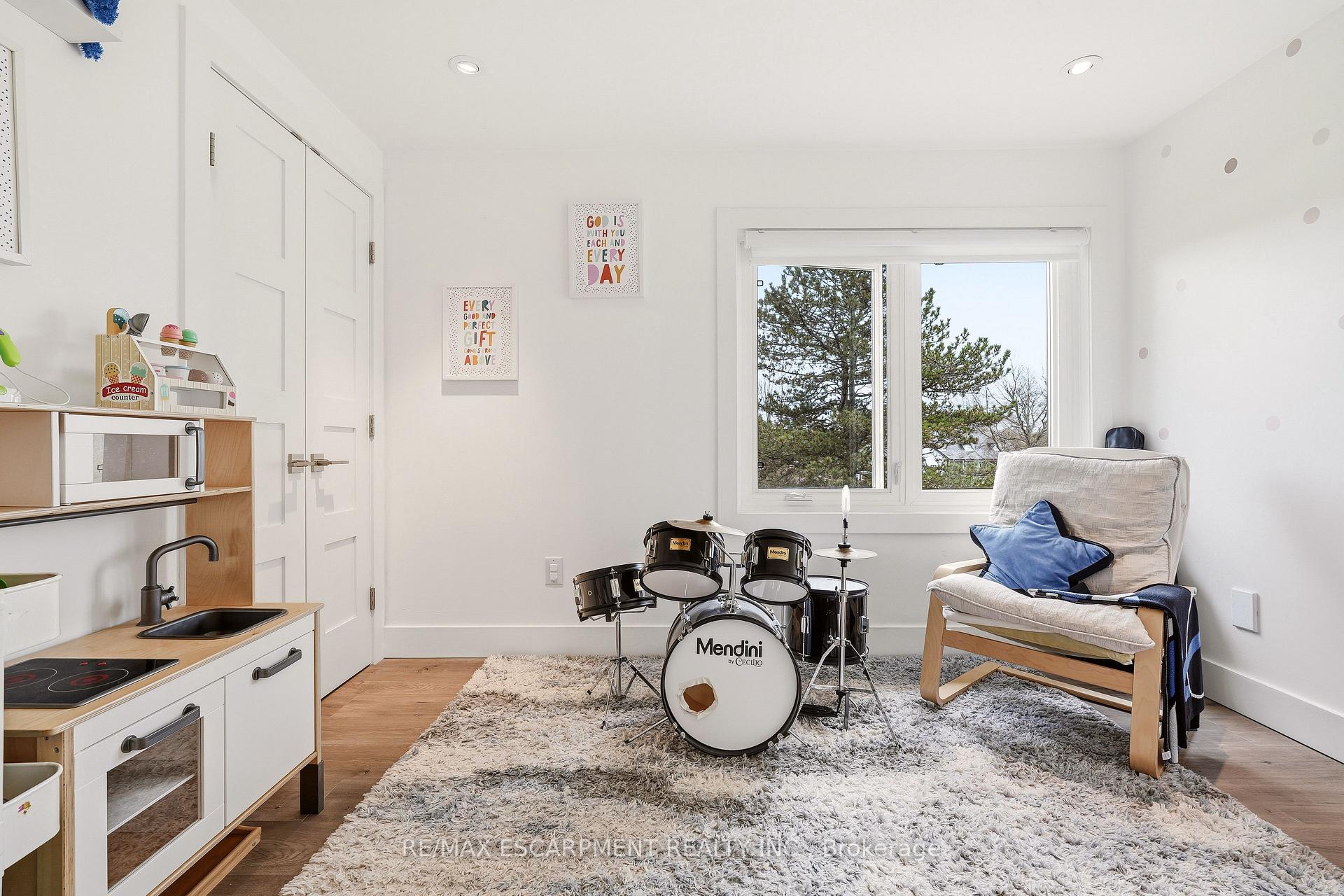 Photo 23 of 26 Weneil Drive, Hamilton, Freelton — HOMEH