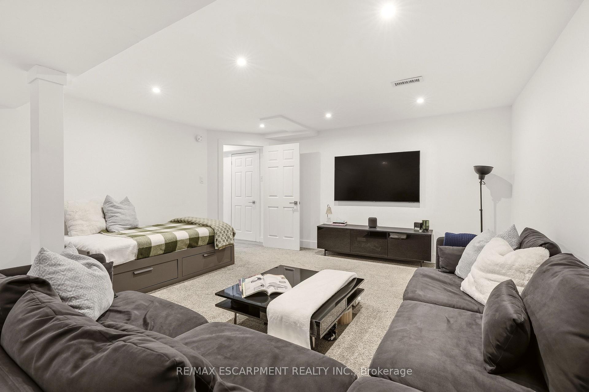 Photo 25 of 26 Weneil Drive, Hamilton, Freelton — HOMEH