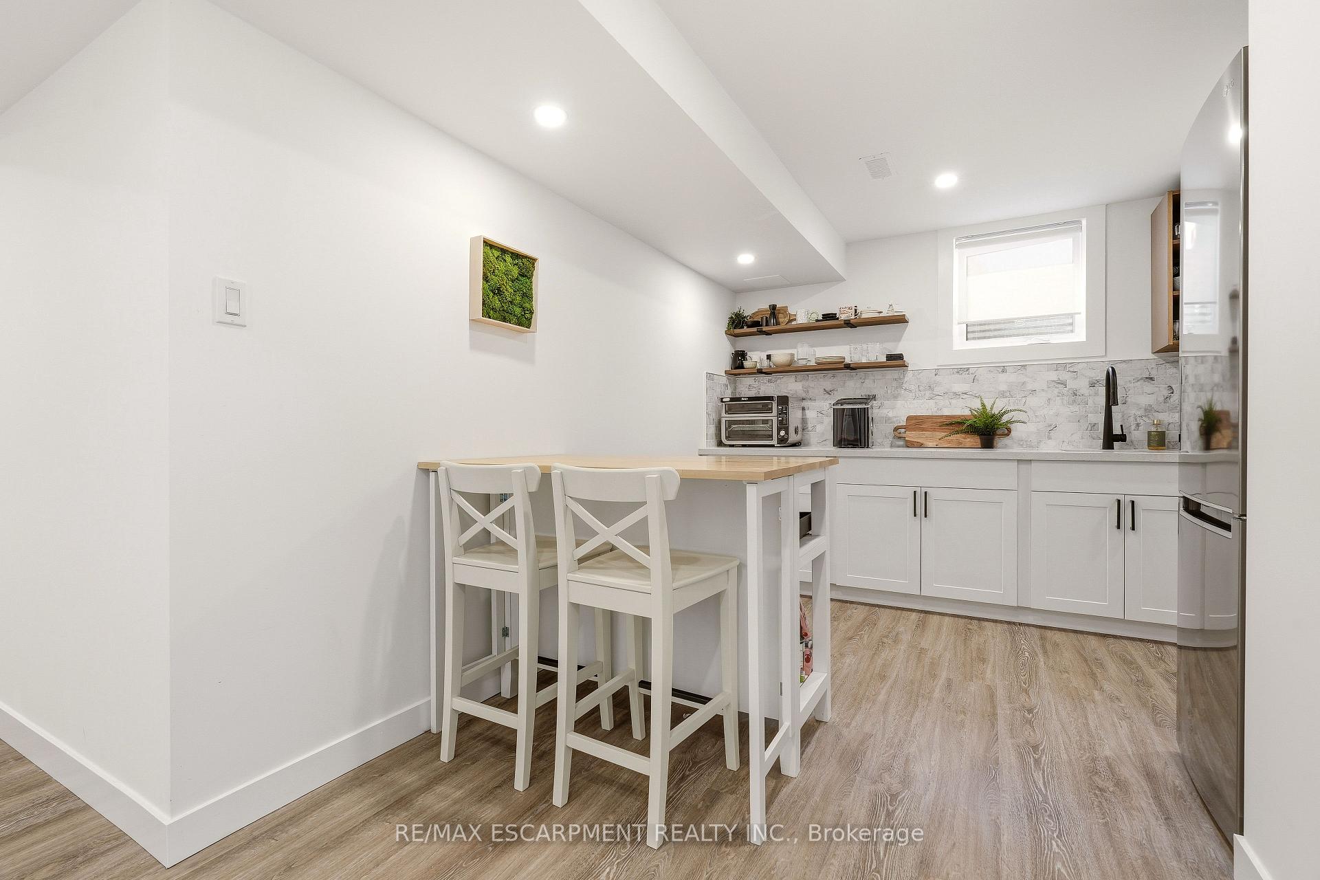 Photo 28 of 26 Weneil Drive, Hamilton, Freelton — HOMEH