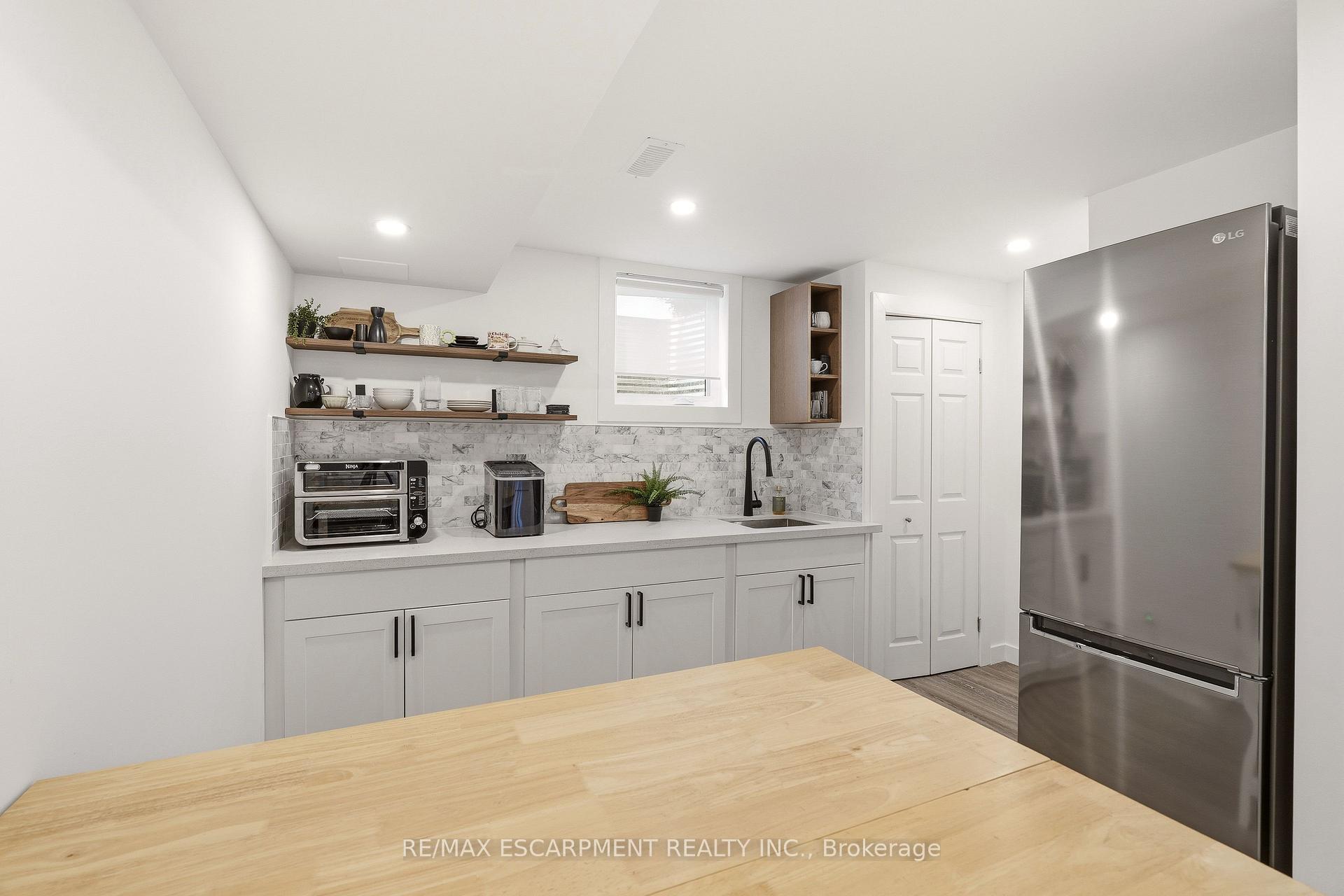 Photo 29 of 26 Weneil Drive, Hamilton, Freelton — HOMEH